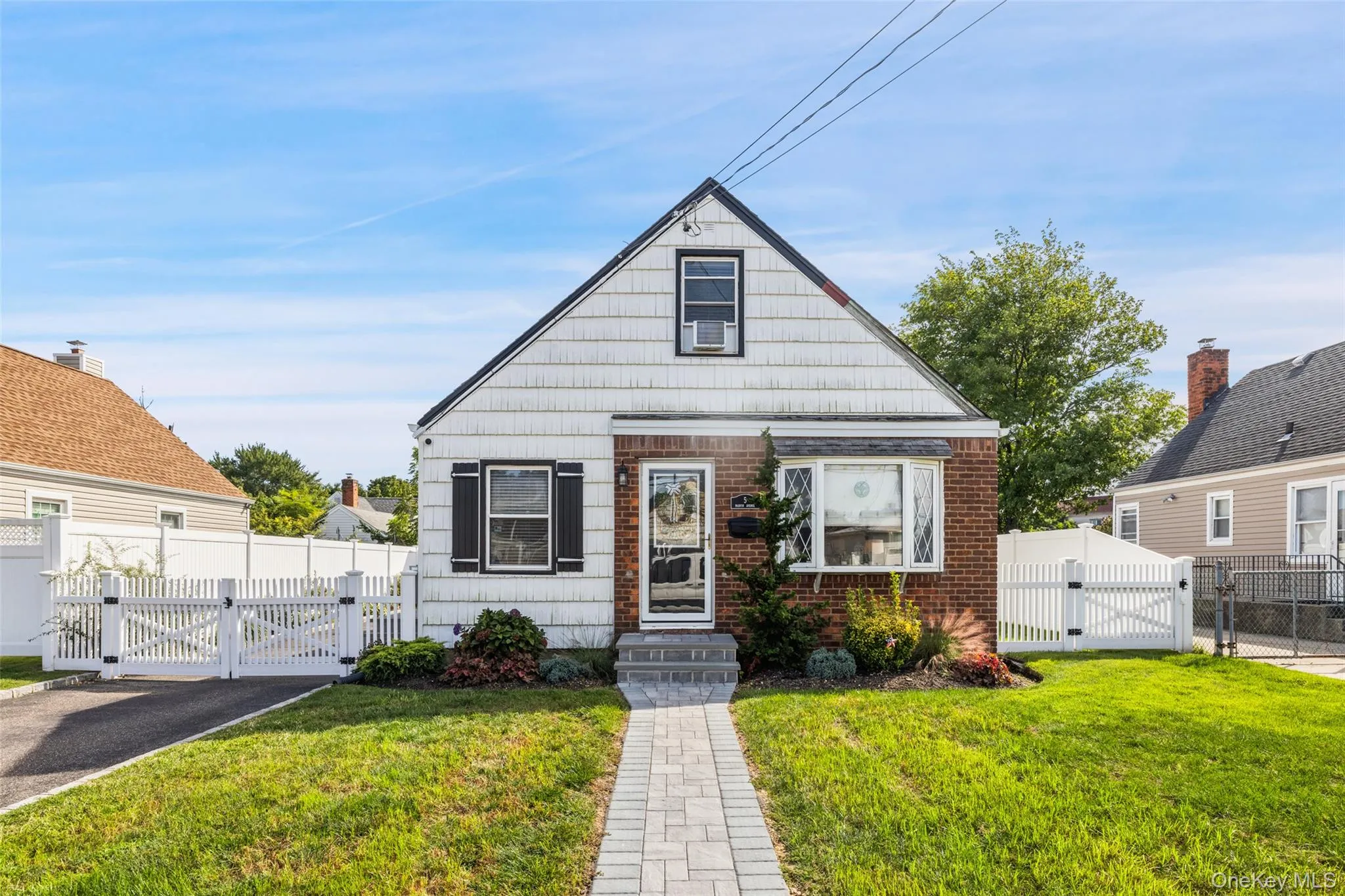 5 Marvin Avenue, Oyster Bay, NY, 4 Bedrooms Bedrooms, 7 Rooms Rooms,1 BathroomBathrooms,Residential,For Rent,Marvin,0,1048369 5 Marvin Avenue, Oyster Bay, NY, 4 Bedrooms Bedrooms, 7 Rooms Rooms,1 BathroomBathrooms,Residential,For Rent,Marvin,0,1048369