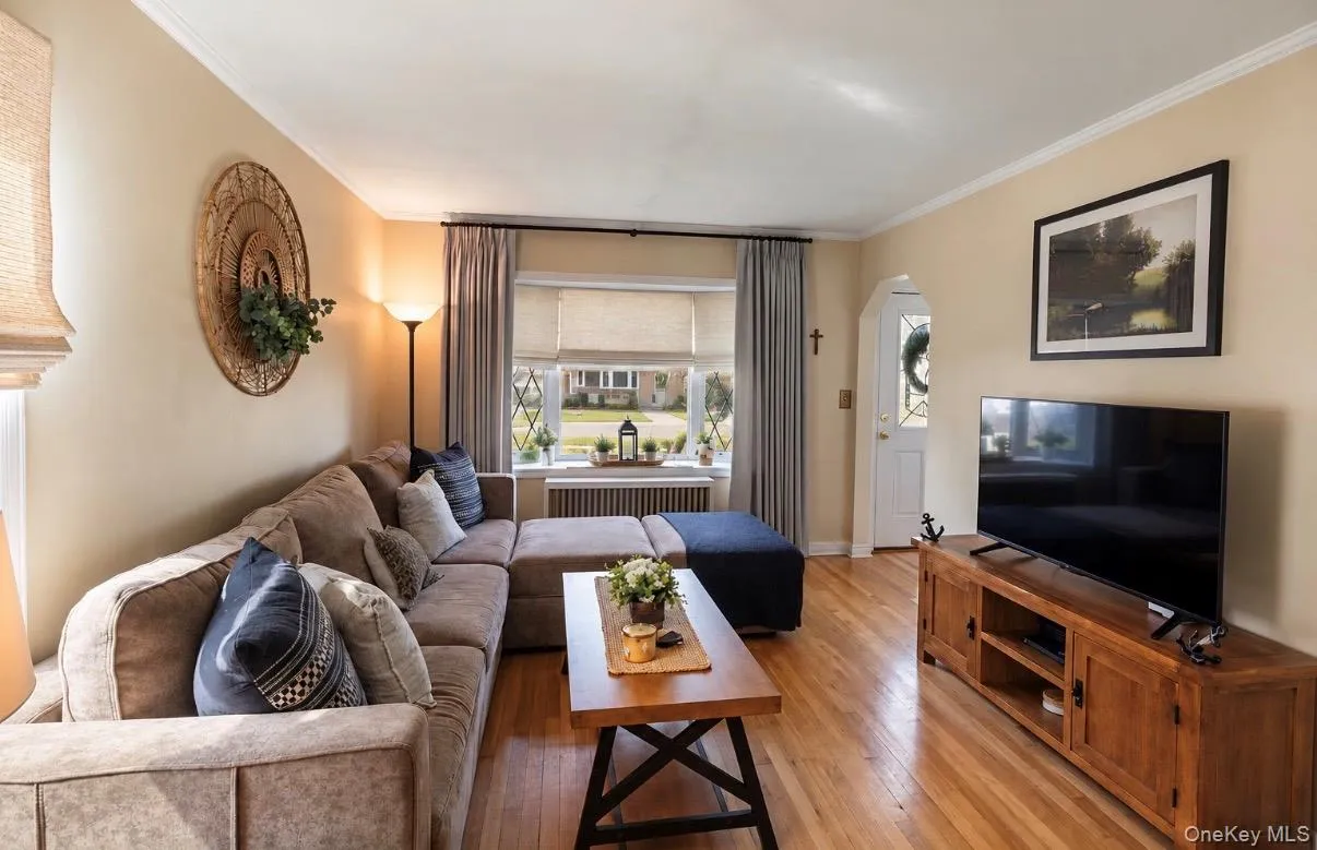 5 Marvin Avenue, Oyster Bay, NY, 4 Bedrooms Bedrooms, 7 Rooms Rooms,1 BathroomBathrooms,Residential,For Rent,Marvin,0,1048369 5 Marvin Avenue, Oyster Bay, NY, 4 Bedrooms Bedrooms, 7 Rooms Rooms,1 BathroomBathrooms,Residential,For Rent,Marvin,0,1048369