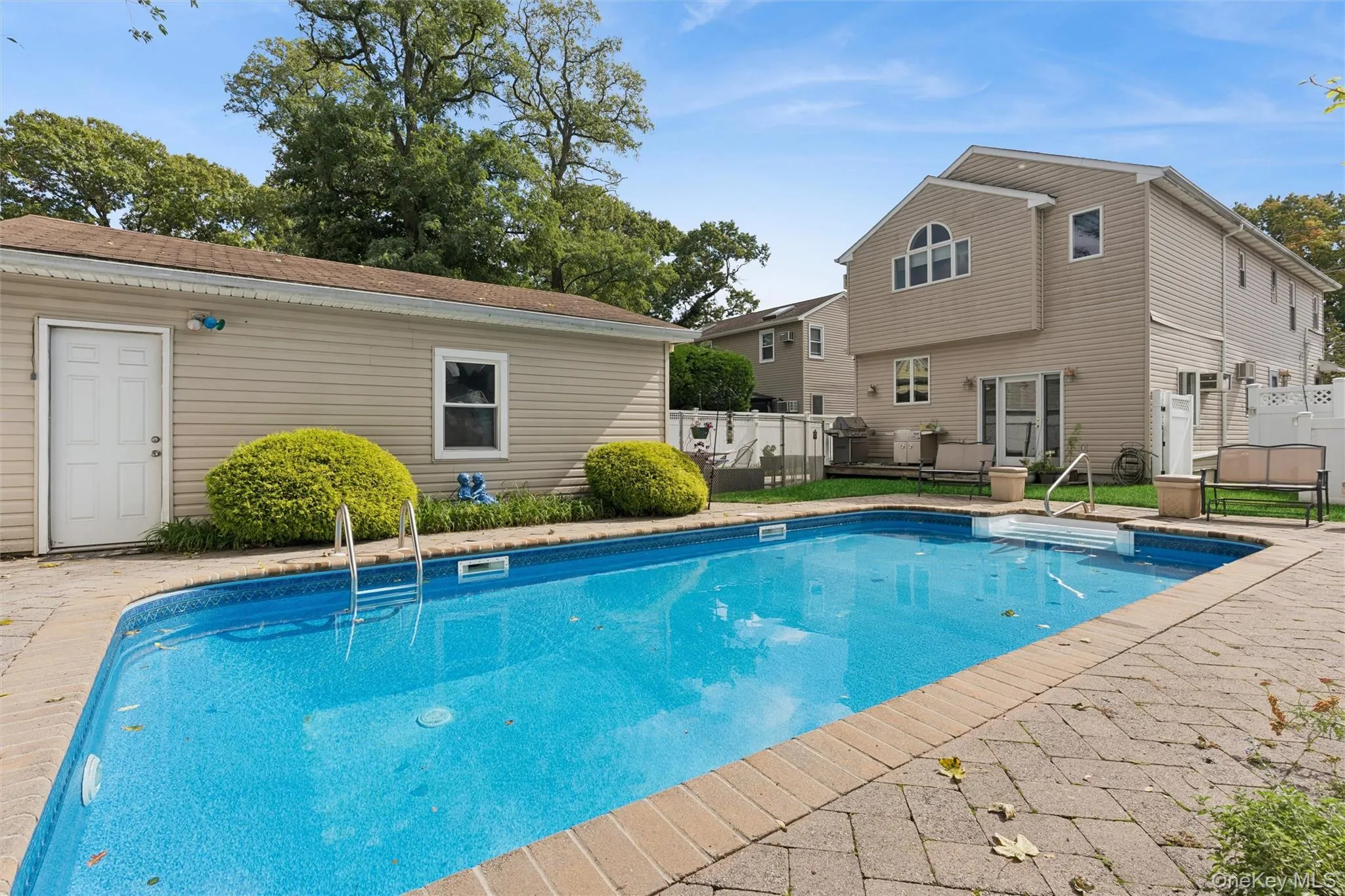 122 Commonwealth Avenue, Hempstead, NY, 5 Bedrooms Bedrooms, 12 Rooms Rooms,3 BathroomsBathrooms,Residential,For Rent,Commonwealth,0,1048375 122 Commonwealth Avenue, Hempstead, NY, 5 Bedrooms Bedrooms, 12 Rooms Rooms,3 BathroomsBathrooms,Residential,For Rent,Commonwealth,0,1048375