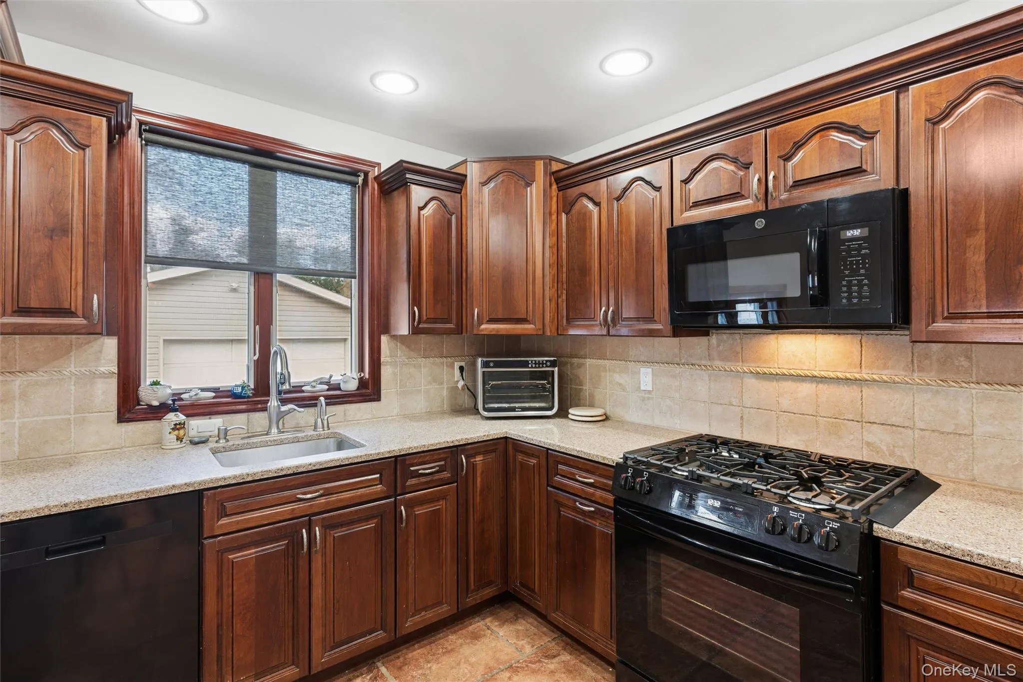 122 Commonwealth Avenue, Hempstead, NY, 5 Bedrooms Bedrooms, 12 Rooms Rooms,3 BathroomsBathrooms,Residential,For Rent,Commonwealth,0,1048375 122 Commonwealth Avenue, Hempstead, NY, 5 Bedrooms Bedrooms, 12 Rooms Rooms,3 BathroomsBathrooms,Residential,For Rent,Commonwealth,0,1048375