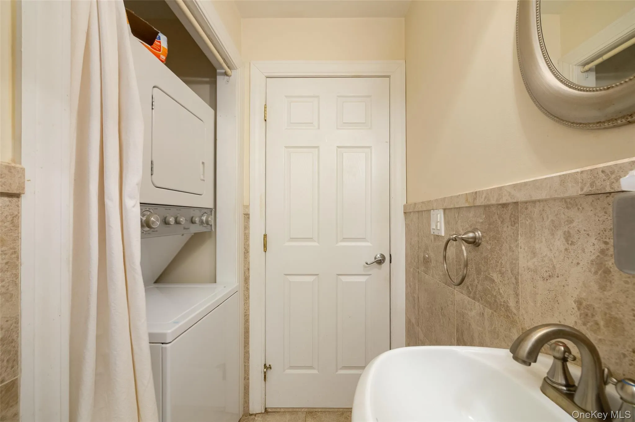 Accessory Space Bathroom Accessory Space Bathroom