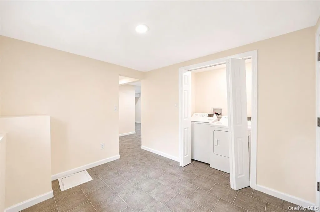 41 Madison Avenue, Babylon, NY, 7 Bedrooms Bedrooms, 14 Rooms Rooms,2 BathroomsBathrooms,Residential,For Rent,Madison,0,1048383 41 Madison Avenue, Babylon, NY, 7 Bedrooms Bedrooms, 14 Rooms Rooms,2 BathroomsBathrooms,Residential,For Rent,Madison,0,1048383