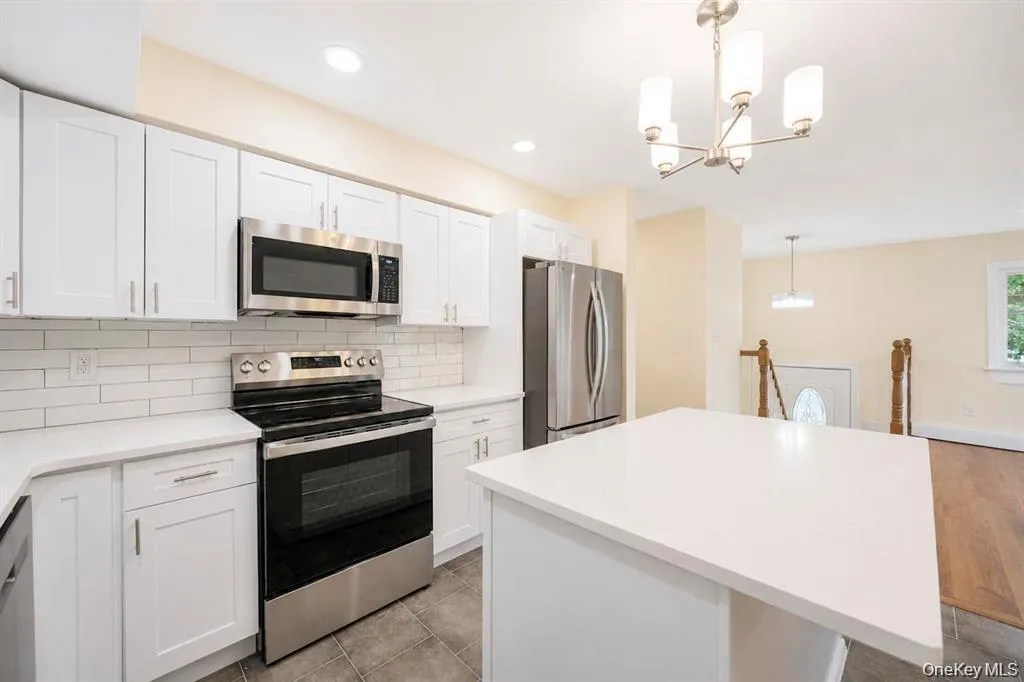 41 Madison Avenue, Babylon, NY, 7 Bedrooms Bedrooms, 14 Rooms Rooms,2 BathroomsBathrooms,Residential,For Rent,Madison,0,1048383 41 Madison Avenue, Babylon, NY, 7 Bedrooms Bedrooms, 14 Rooms Rooms,2 BathroomsBathrooms,Residential,For Rent,Madison,0,1048383