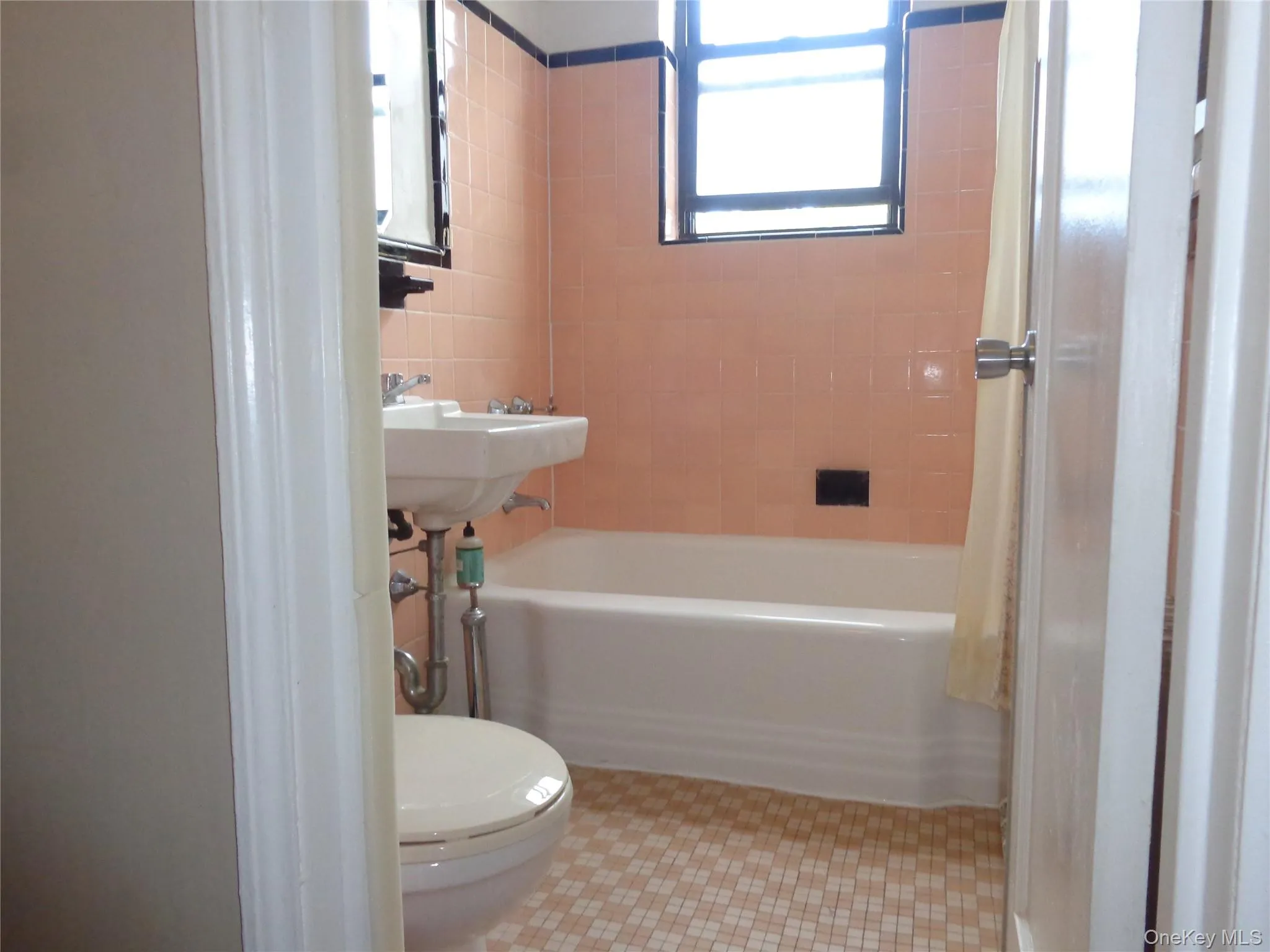 215-40 47 Avenue, New York, NY, 2 Rooms Rooms,1 BathroomBathrooms,Residential,For Rent,47 Avenue,0,1048385 215-40 47 Avenue, New York, NY, 2 Rooms Rooms,1 BathroomBathrooms,Residential,For Rent,47 Avenue,0,1048385