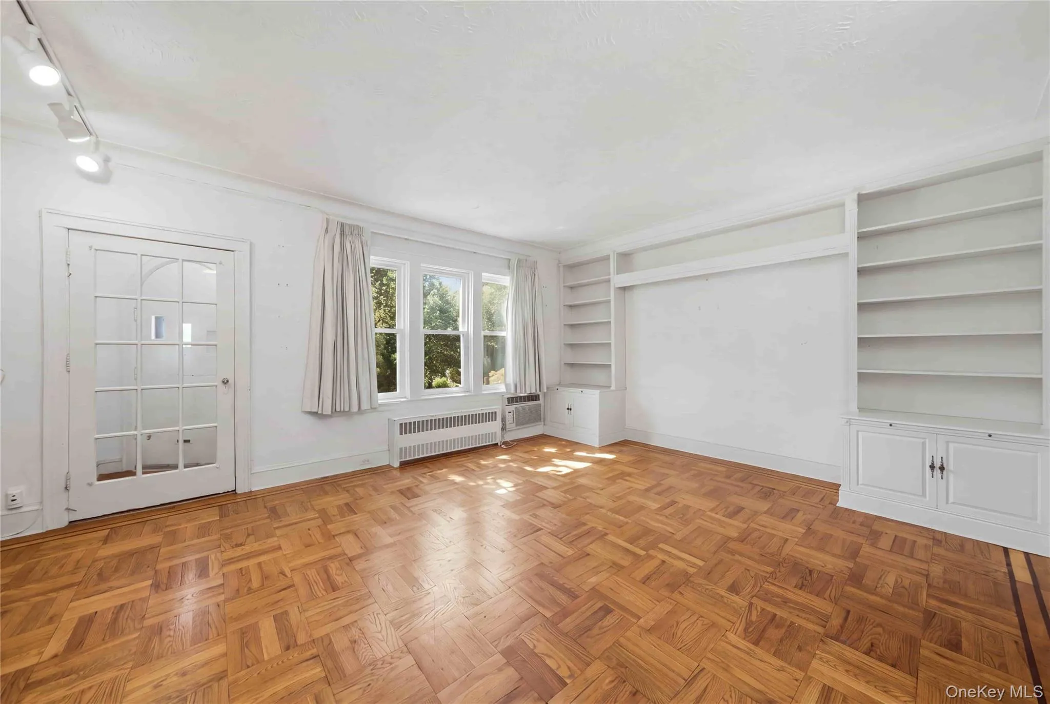 64-91 82nd Place, New York, NY, 3 Bedrooms Bedrooms, 8 Rooms Rooms,2 BathroomsBathrooms,Residential,For Rent,82nd,0,1048388 64-91 82nd Place, New York, NY, 3 Bedrooms Bedrooms, 8 Rooms Rooms,2 BathroomsBathrooms,Residential,For Rent,82nd,0,1048388