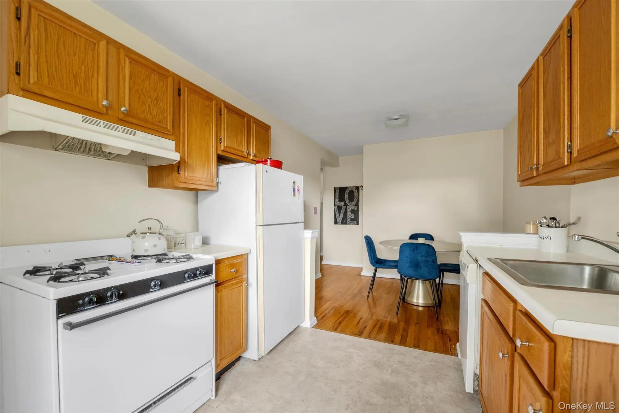35U Madison Park Gardens, North Hempstead, NY, 2 Bedrooms Bedrooms, 4 Rooms Rooms,1 BathroomBathrooms,Residential,For Rent,Madison Park Gardens,0,1048389 35U Madison Park Gardens, North Hempstead, NY, 2 Bedrooms Bedrooms, 4 Rooms Rooms,1 BathroomBathrooms,Residential,For Rent,Madison Park Gardens,0,1048389