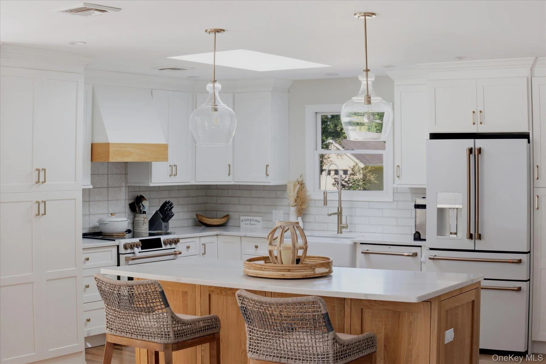 Updated Kitchen and Appliances Updated Kitchen and Appliances