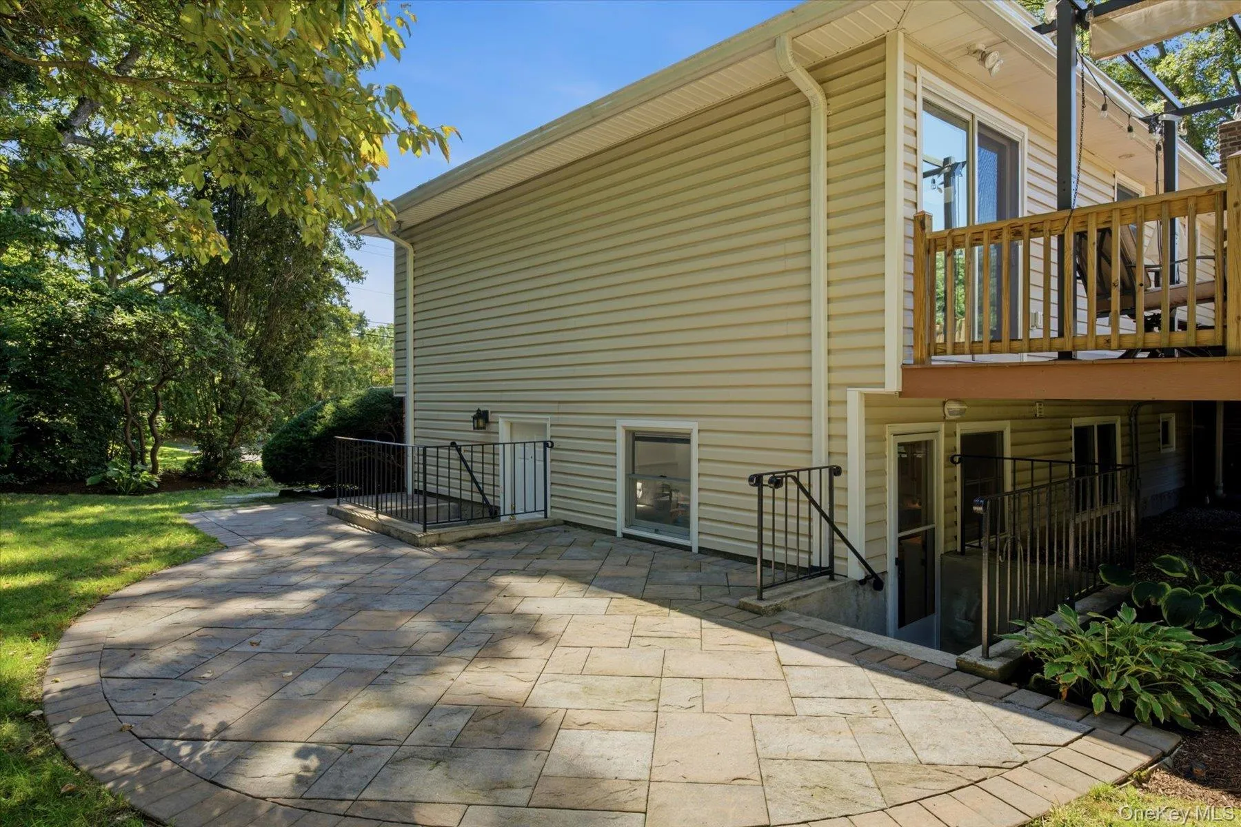 Entrance to Accessory Dwelling Unit with own patio Entrance to Accessory Dwelling Unit with own patio