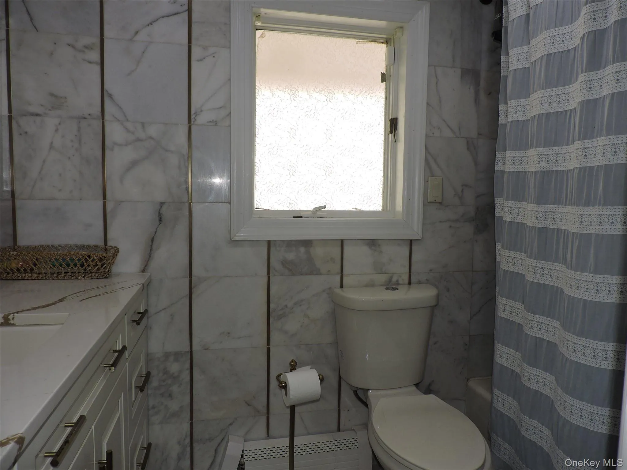 18 Leach Street, Hempstead, NY, 3 Bedrooms Bedrooms, 6 Rooms Rooms,1 BathroomBathrooms,Residential Lease,For Rent,Leach,0,1048393 18 Leach Street, Hempstead, NY, 3 Bedrooms Bedrooms, 6 Rooms Rooms,1 BathroomBathrooms,Residential Lease,For Rent,Leach,0,1048393