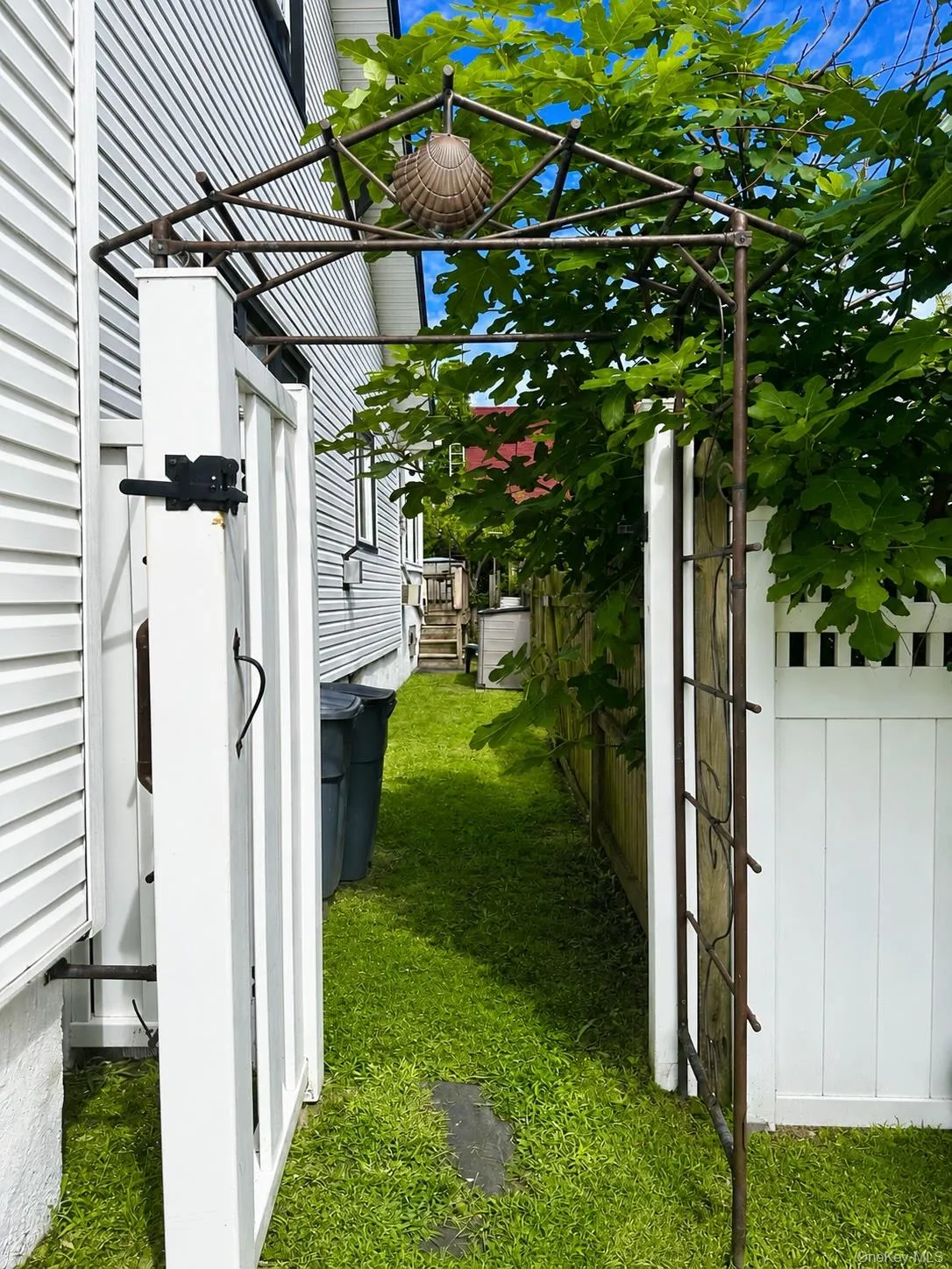13810 Cronston Avenue, New York, NY, 3 Bedrooms Bedrooms, 7 Rooms Rooms,2 BathroomsBathrooms,Residential,For Rent,Cronston,0,1048400 13810 Cronston Avenue, New York, NY, 3 Bedrooms Bedrooms, 7 Rooms Rooms,2 BathroomsBathrooms,Residential,For Rent,Cronston,0,1048400