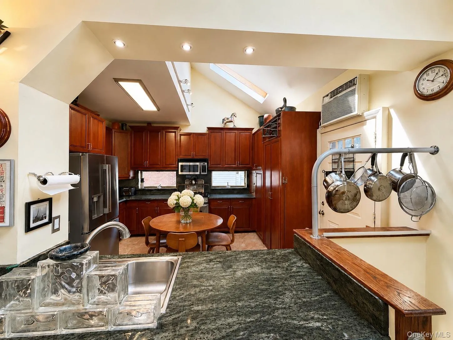 13810 Cronston Avenue, New York, NY, 3 Bedrooms Bedrooms, 7 Rooms Rooms,2 BathroomsBathrooms,Residential,For Rent,Cronston,0,1048400 13810 Cronston Avenue, New York, NY, 3 Bedrooms Bedrooms, 7 Rooms Rooms,2 BathroomsBathrooms,Residential,For Rent,Cronston,0,1048400