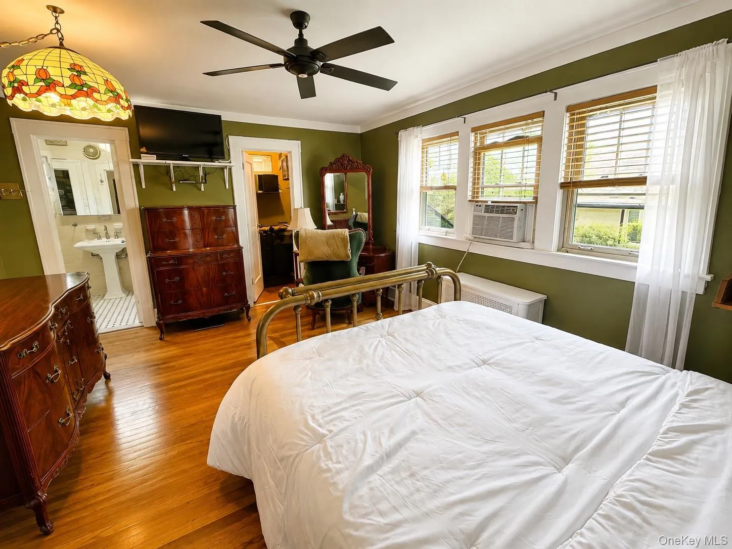 13810 Cronston Avenue, New York, NY, 3 Bedrooms Bedrooms, 7 Rooms Rooms,2 BathroomsBathrooms,Residential,For Rent,Cronston,0,1048400 13810 Cronston Avenue, New York, NY, 3 Bedrooms Bedrooms, 7 Rooms Rooms,2 BathroomsBathrooms,Residential,For Rent,Cronston,0,1048400