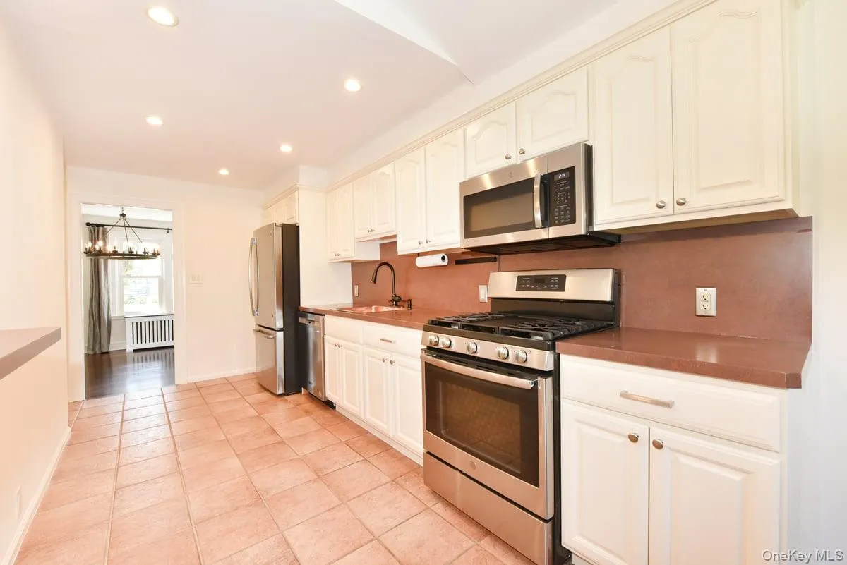 162 Elton Road, Hempstead, NY, 3 Bedrooms Bedrooms, 7 Rooms Rooms,2 BathroomsBathrooms,Residential,For Rent,Elton,0,1048411 162 Elton Road, Hempstead, NY, 3 Bedrooms Bedrooms, 7 Rooms Rooms,2 BathroomsBathrooms,Residential,For Rent,Elton,0,1048411