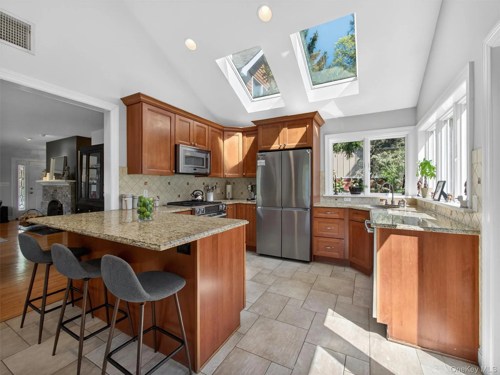 407 Midland Avenue, Clarkstown, NY, 3 Bedrooms Bedrooms, 7 Rooms Rooms,2 BathroomsBathrooms,Residential,For Rent,Midland,0,1048422 407 Midland Avenue, Clarkstown, NY, 3 Bedrooms Bedrooms, 7 Rooms Rooms,2 BathroomsBathrooms,Residential,For Rent,Midland,0,1048422