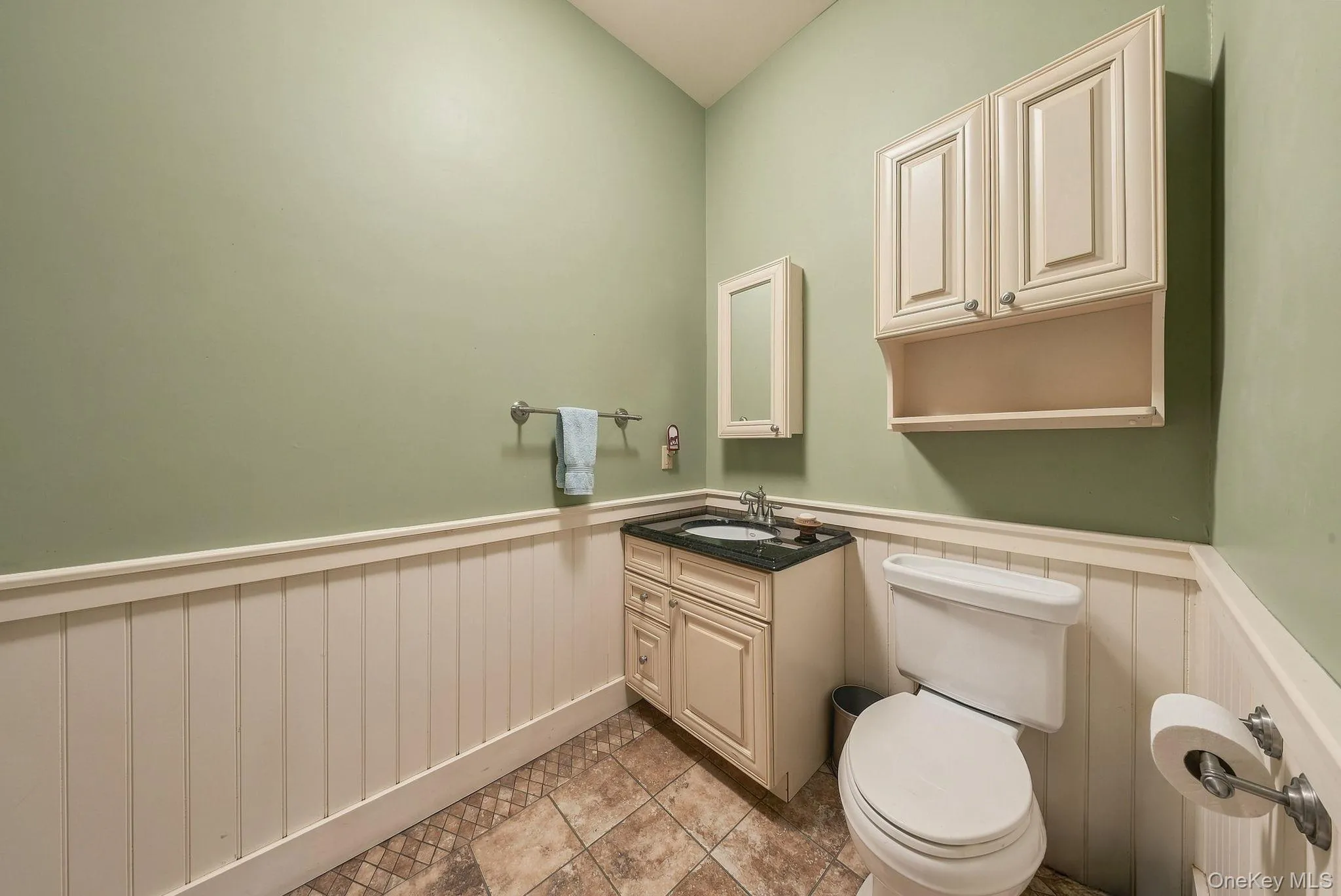 Climate-controlled half bath located in the main barn. Climate-controlled half bath located in the main barn.