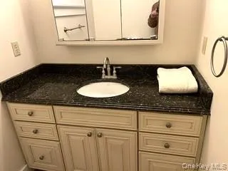 Full bath in the 2-bedroom apartment Full bath in the 2-bedroom apartment