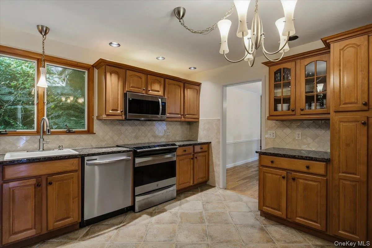 87 Edgemont Road, Greenburgh, NY, 4 Bedrooms Bedrooms, 8 Rooms Rooms,3 BathroomsBathrooms,Residential,For Rent,Edgemont,0,1048434 87 Edgemont Road, Greenburgh, NY, 4 Bedrooms Bedrooms, 8 Rooms Rooms,3 BathroomsBathrooms,Residential,For Rent,Edgemont,0,1048434