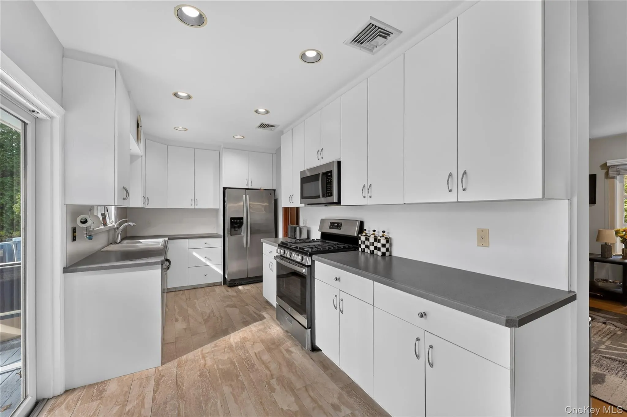 35 Diane Drive, Clarkstown, NY, 3 Bedrooms Bedrooms, 9 Rooms Rooms,2 BathroomsBathrooms,Residential,For Rent,Diane,0,1048446 35 Diane Drive, Clarkstown, NY, 3 Bedrooms Bedrooms, 9 Rooms Rooms,2 BathroomsBathrooms,Residential,For Rent,Diane,0,1048446