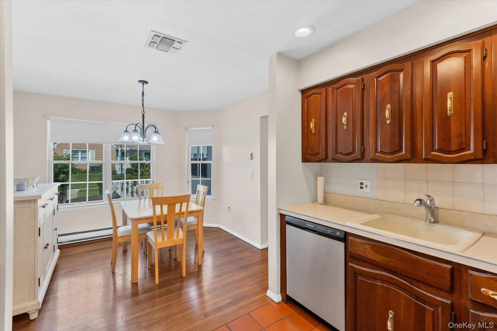97 Revere Drive, Islip, NY, 2 Bedrooms Bedrooms, 5 Rooms Rooms,1 BathroomBathrooms,Residential,For Rent,Revere,0,1048448 97 Revere Drive, Islip, NY, 2 Bedrooms Bedrooms, 5 Rooms Rooms,1 BathroomBathrooms,Residential,For Rent,Revere,0,1048448