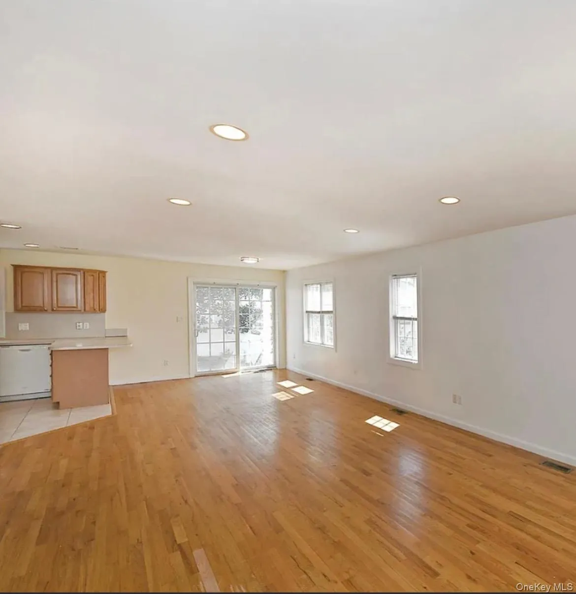 16A Inwood Road, North Hempstead, NY, 3 Bedrooms Bedrooms, 7 Rooms Rooms,2 BathroomsBathrooms,Residential Lease,For Rent,Inwood,0,1048474 16A Inwood Road, North Hempstead, NY, 3 Bedrooms Bedrooms, 7 Rooms Rooms,2 BathroomsBathrooms,Residential Lease,For Rent,Inwood,0,1048474
