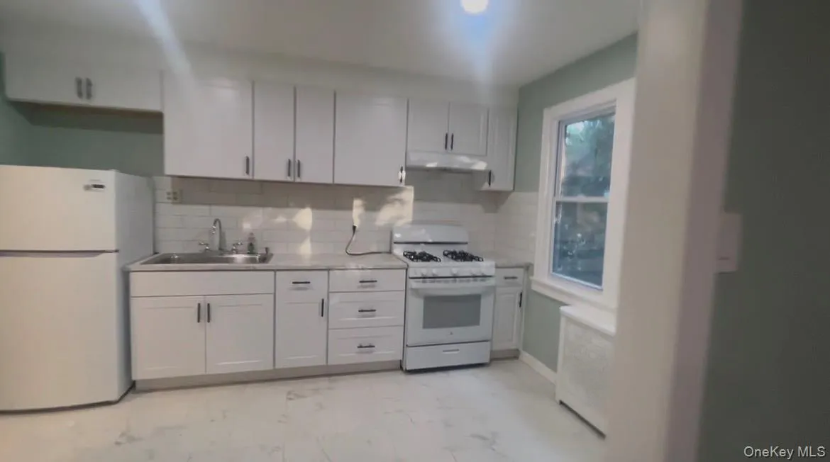 85th Road, New York, NY, 4 Bedrooms Bedrooms, 8 Rooms Rooms,1 BathroomBathrooms,Residential Lease,For Rent,Road,0,1048476 85th Road, New York, NY, 4 Bedrooms Bedrooms, 8 Rooms Rooms,1 BathroomBathrooms,Residential Lease,For Rent,Road,0,1048476