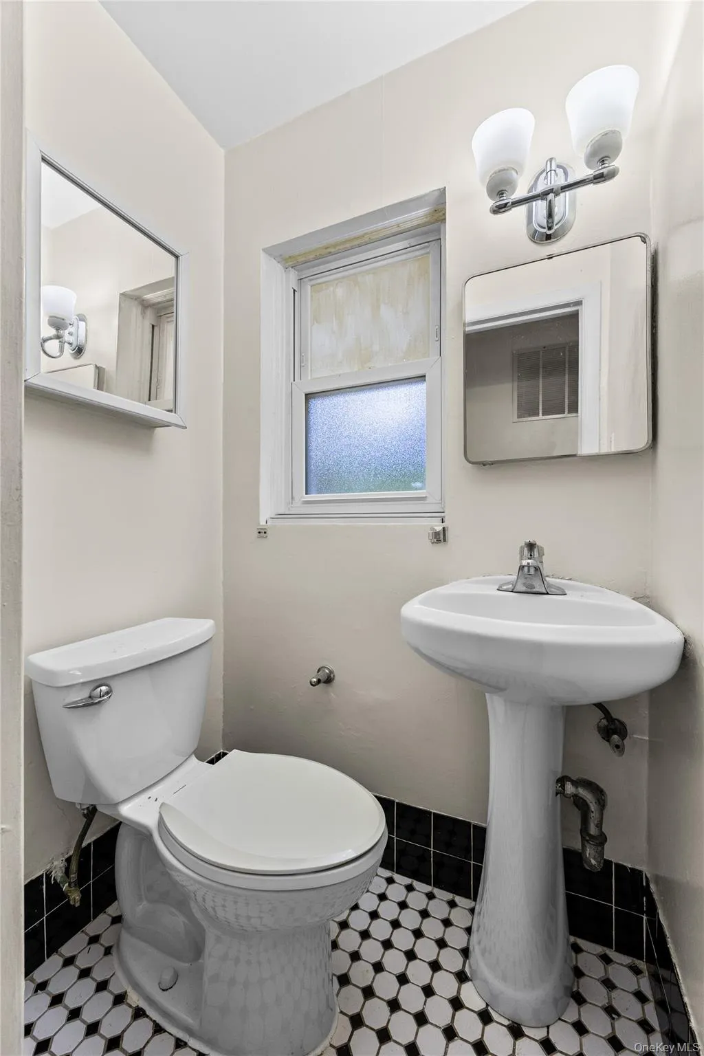 142-10 Oak Avenue, New York, NY, 3 Bedrooms Bedrooms, 8 Rooms Rooms,1 BathroomBathrooms,Residential,For Rent,Oak,0,1048477 142-10 Oak Avenue, New York, NY, 3 Bedrooms Bedrooms, 8 Rooms Rooms,1 BathroomBathrooms,Residential,For Rent,Oak,0,1048477
