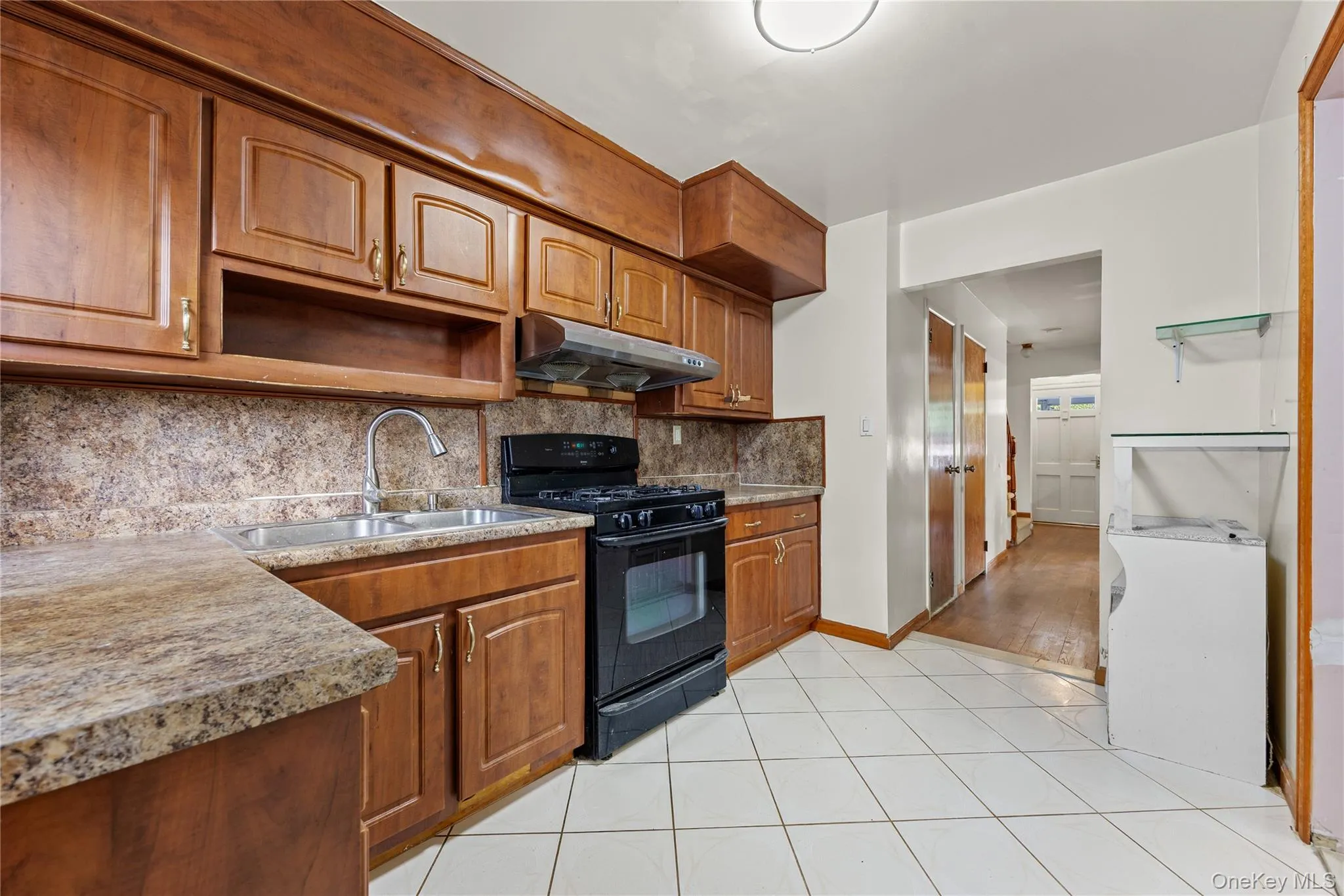 142-10 Oak Avenue, New York, NY, 3 Bedrooms Bedrooms, 8 Rooms Rooms,1 BathroomBathrooms,Residential,For Rent,Oak,0,1048477 142-10 Oak Avenue, New York, NY, 3 Bedrooms Bedrooms, 8 Rooms Rooms,1 BathroomBathrooms,Residential,For Rent,Oak,0,1048477