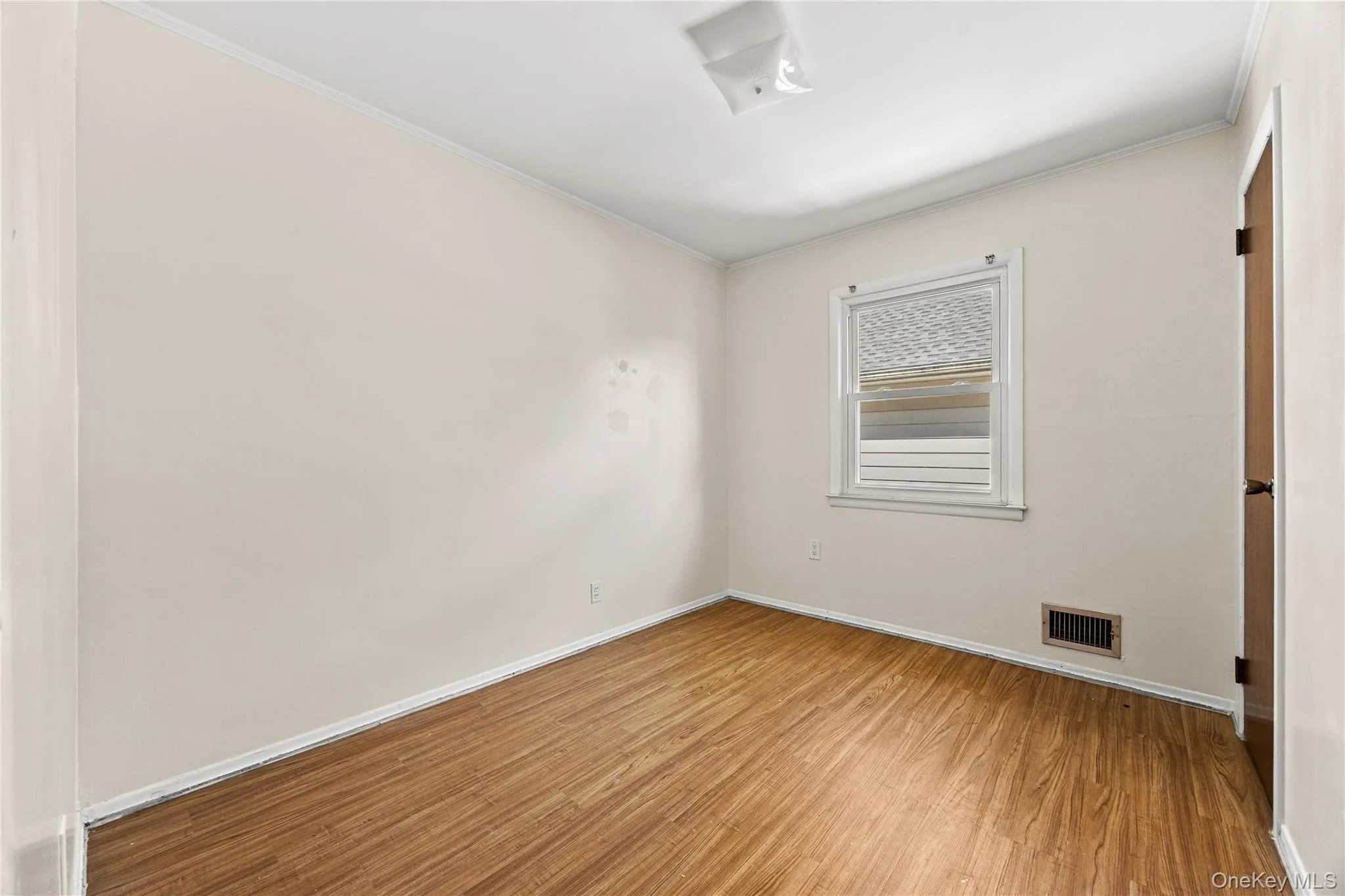 142-10 Oak Avenue, New York, NY, 3 Bedrooms Bedrooms, 8 Rooms Rooms,1 BathroomBathrooms,Residential,For Rent,Oak,0,1048477 142-10 Oak Avenue, New York, NY, 3 Bedrooms Bedrooms, 8 Rooms Rooms,1 BathroomBathrooms,Residential,For Rent,Oak,0,1048477