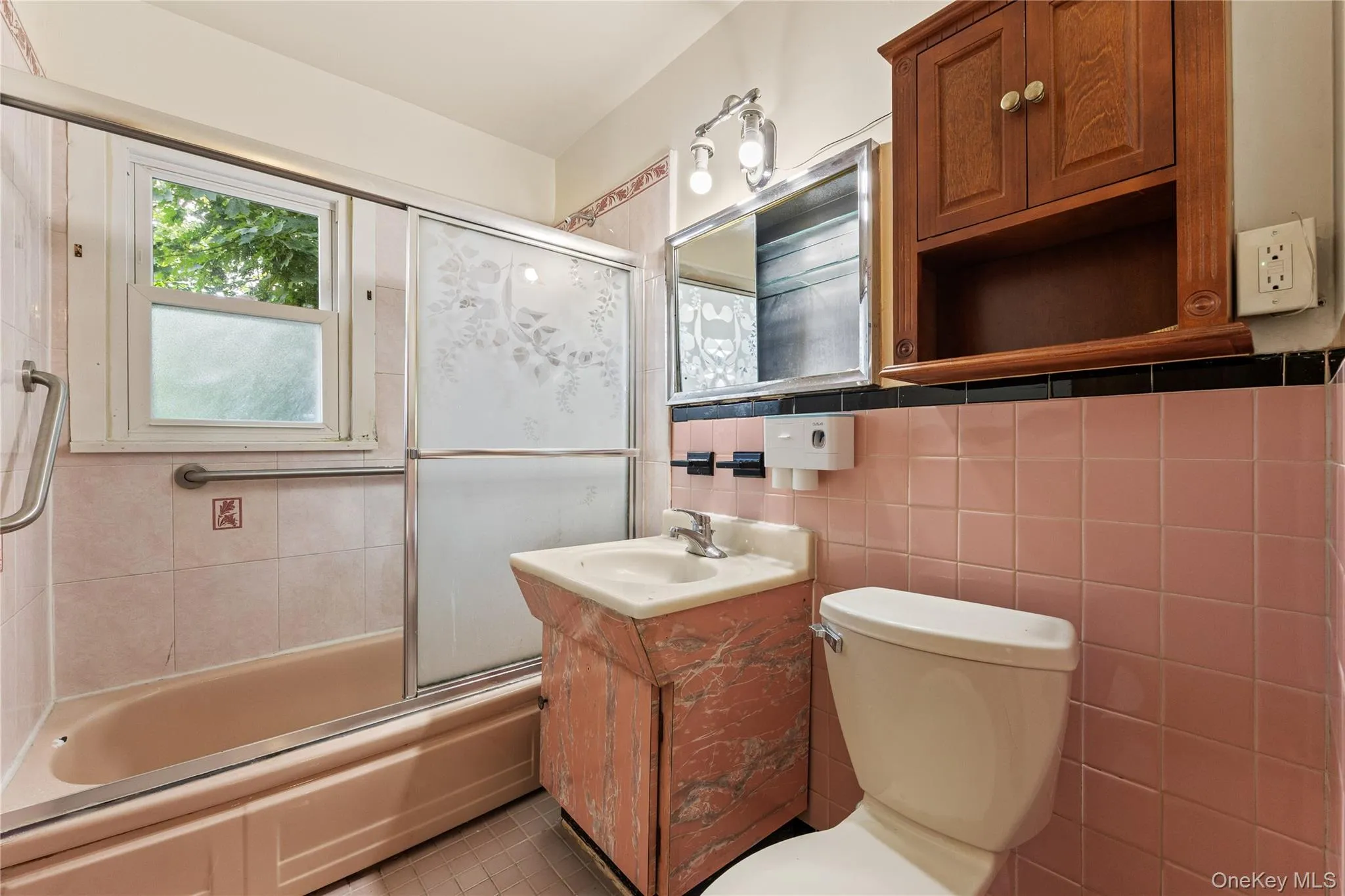 142-10 Oak Avenue, New York, NY, 3 Bedrooms Bedrooms, 8 Rooms Rooms,1 BathroomBathrooms,Residential,For Rent,Oak,0,1048477 142-10 Oak Avenue, New York, NY, 3 Bedrooms Bedrooms, 8 Rooms Rooms,1 BathroomBathrooms,Residential,For Rent,Oak,0,1048477