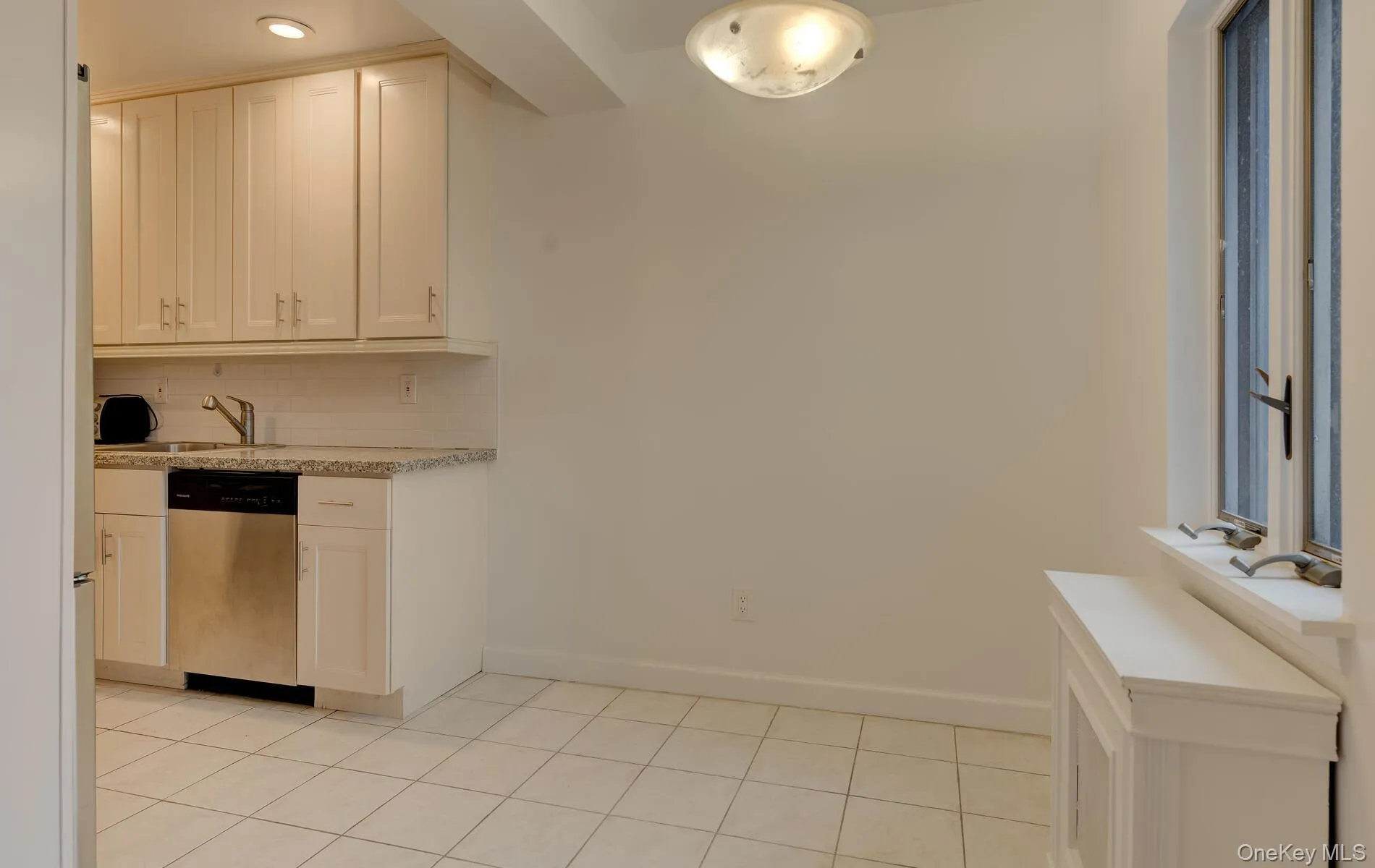 215 Middle Neck Road, North Hempstead, NY, 1 Bedroom Bedrooms, 3 Rooms Rooms,1 BathroomBathrooms,Residential Lease,For Rent,Middle Neck,0,1048479 215 Middle Neck Road, North Hempstead, NY, 1 Bedroom Bedrooms, 3 Rooms Rooms,1 BathroomBathrooms,Residential Lease,For Rent,Middle Neck,0,1048479