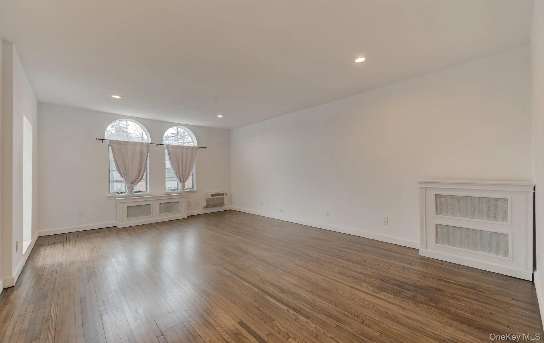 215 Middle Neck Road, North Hempstead, NY, 1 Bedroom Bedrooms, 3 Rooms Rooms,1 BathroomBathrooms,Residential Lease,For Rent,Middle Neck,0,1048479 215 Middle Neck Road, North Hempstead, NY, 1 Bedroom Bedrooms, 3 Rooms Rooms,1 BathroomBathrooms,Residential Lease,For Rent,Middle Neck,0,1048479