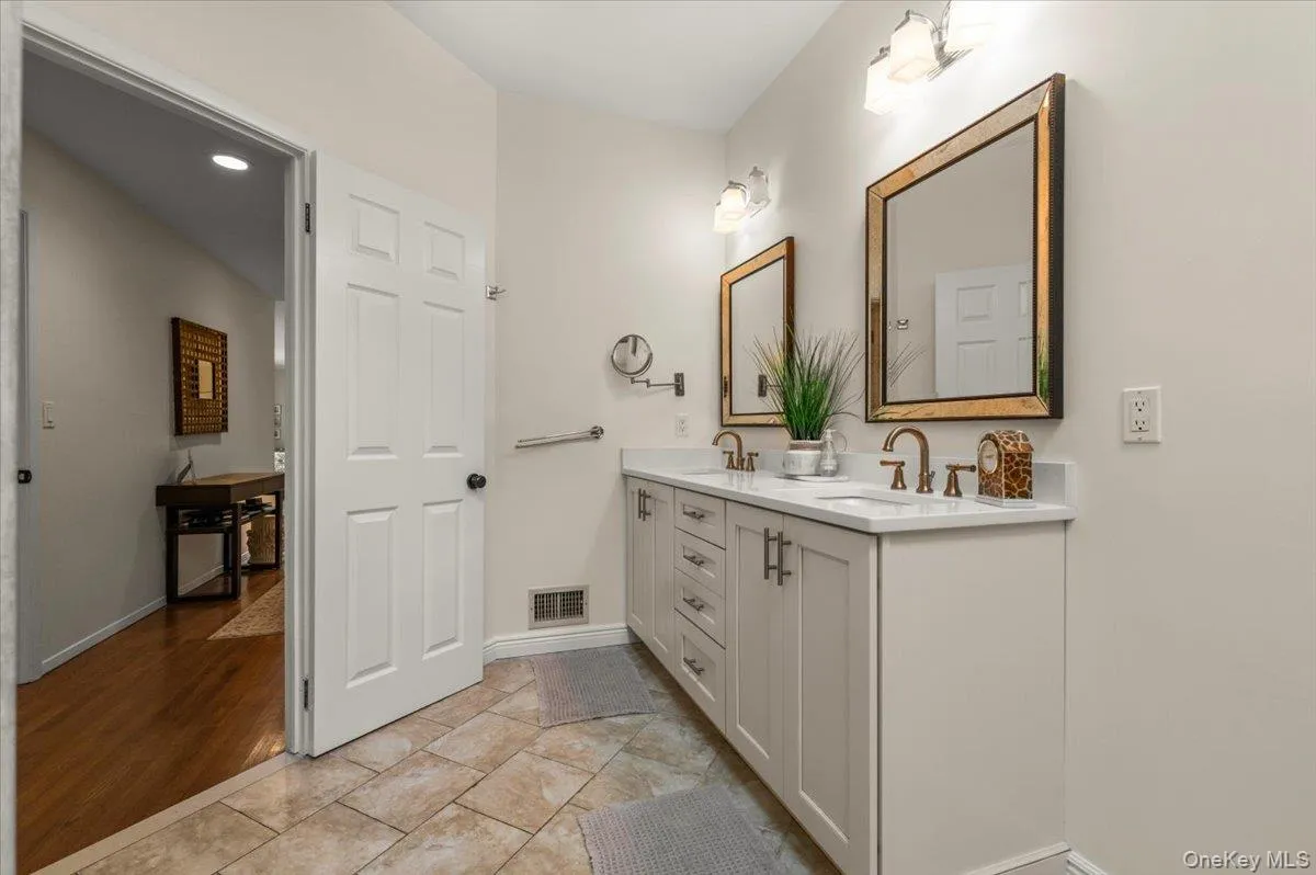 53 Willow Ridge Drive, Smithtown, NY, 3 Bedrooms Bedrooms, 10 Rooms Rooms,3 BathroomsBathrooms,Residential,For Rent,Willow Ridge,0,1048487 53 Willow Ridge Drive, Smithtown, NY, 3 Bedrooms Bedrooms, 10 Rooms Rooms,3 BathroomsBathrooms,Residential,For Rent,Willow Ridge,0,1048487