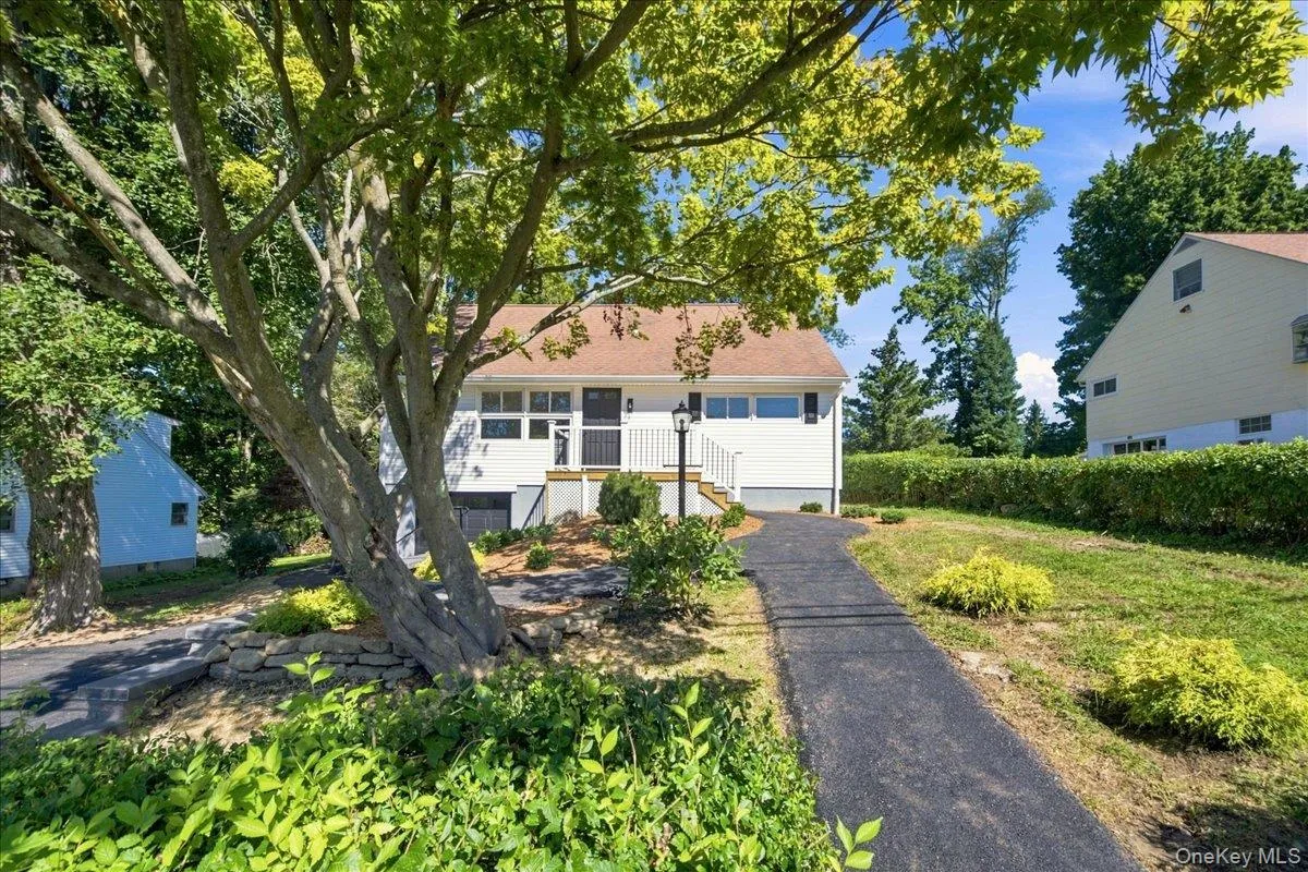 724 Locksley Road, Yorktown, NY, 4 Bedrooms Bedrooms, 7 Rooms Rooms,2 BathroomsBathrooms,Residential,For Rent,Locksley,0,1048488 724 Locksley Road, Yorktown, NY, 4 Bedrooms Bedrooms, 7 Rooms Rooms,2 BathroomsBathrooms,Residential,For Rent,Locksley,0,1048488