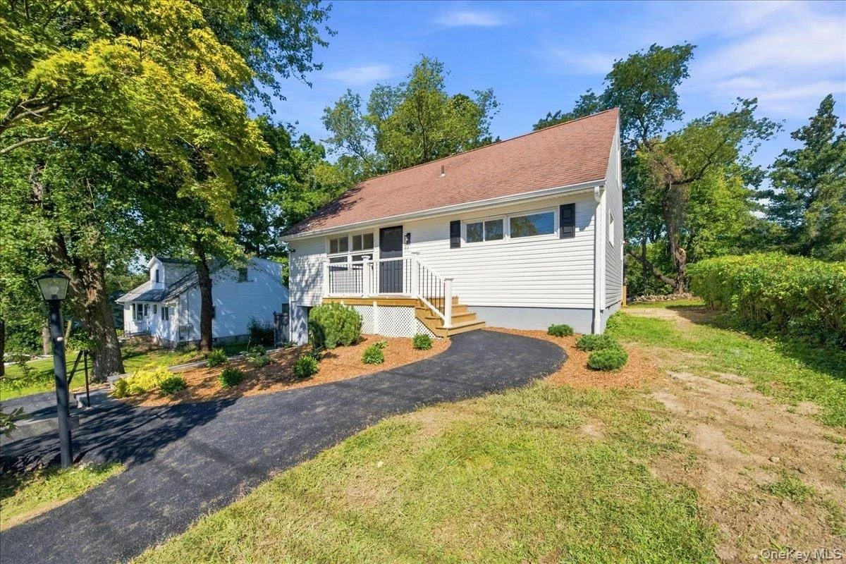 724 Locksley Road, Yorktown, NY, 4 Bedrooms Bedrooms, 7 Rooms Rooms,2 BathroomsBathrooms,Residential,For Rent,Locksley,0,1048488 724 Locksley Road, Yorktown, NY, 4 Bedrooms Bedrooms, 7 Rooms Rooms,2 BathroomsBathrooms,Residential,For Rent,Locksley,0,1048488