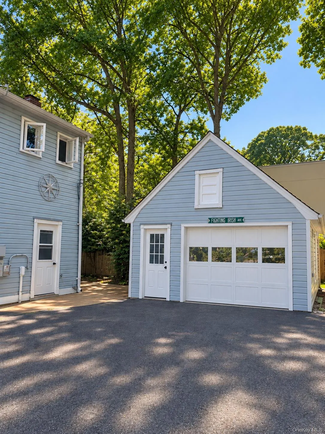 Garage, can be converted to guest house Garage, can be converted to guest house