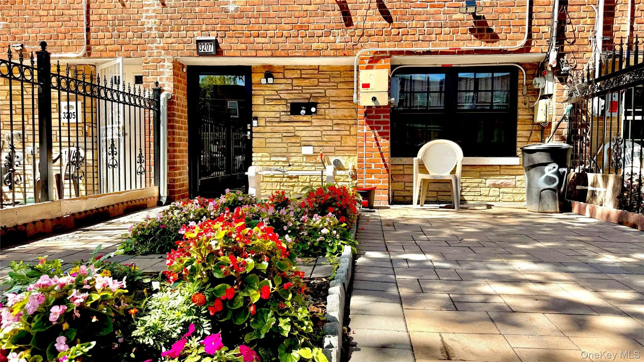 Elegant courtyard with custom paving stones Elegant courtyard with custom paving stones