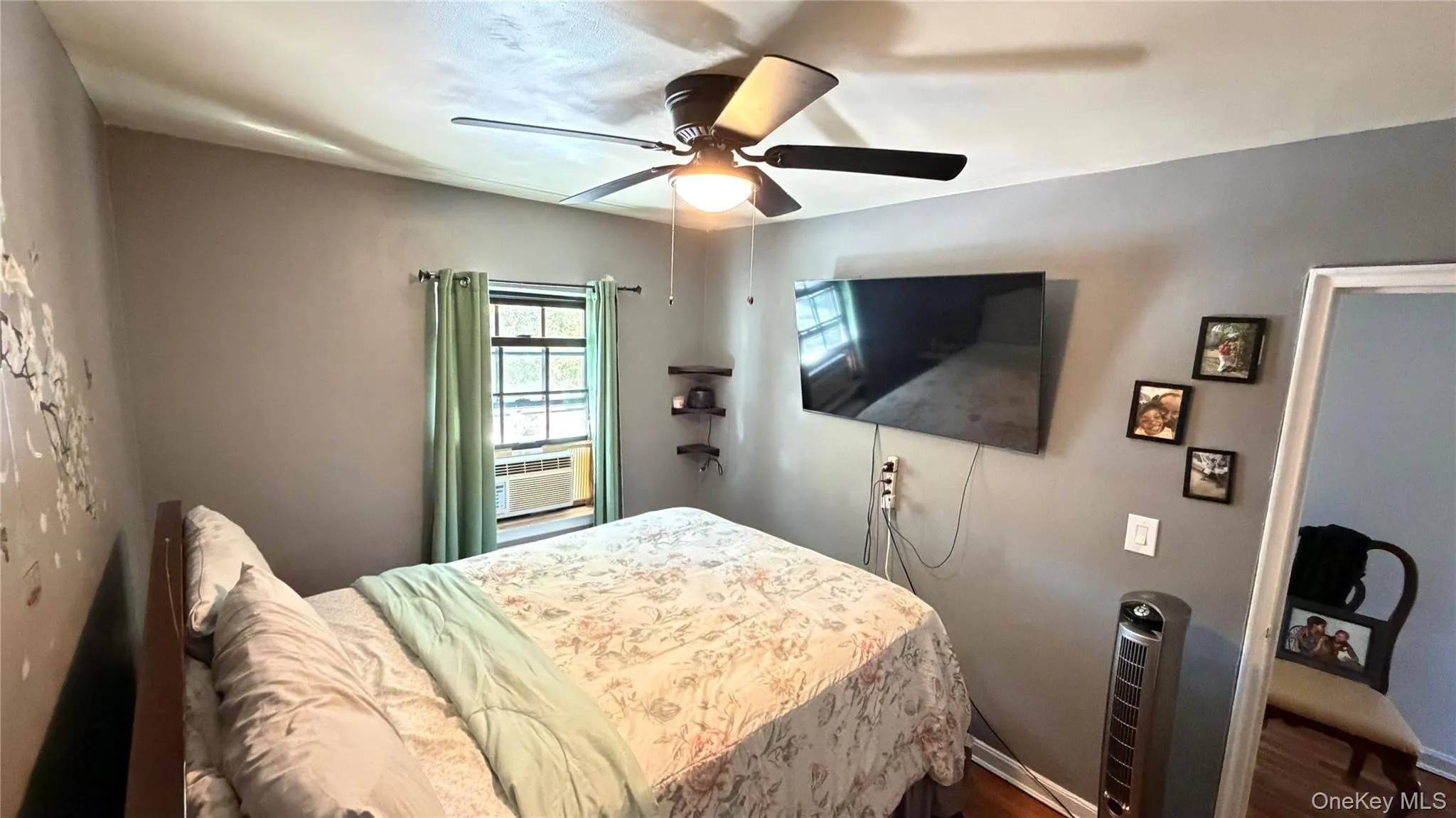 1 of 3 bedrooms 1 of 3 bedrooms