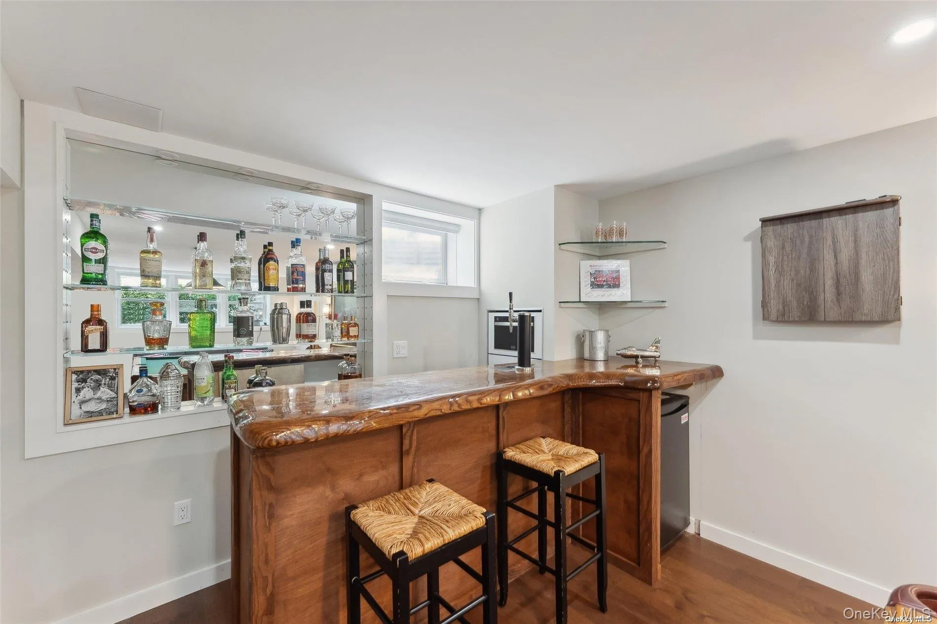 50 Old Main Road, Southampton, NY, 4 Bedrooms Bedrooms, 12 Rooms Rooms,4 BathroomsBathrooms,Residential Lease,For Rent,Old Main,0,1048496 50 Old Main Road, Southampton, NY, 4 Bedrooms Bedrooms, 12 Rooms Rooms,4 BathroomsBathrooms,Residential Lease,For Rent,Old Main,0,1048496