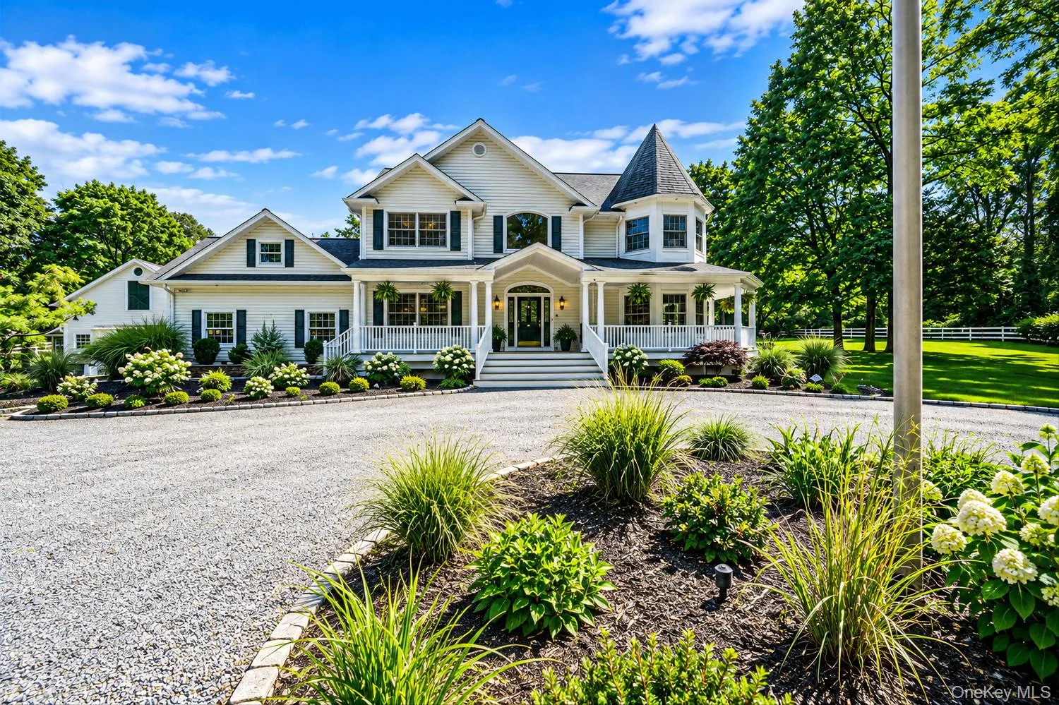4 Holly Lane, Smithtown, NY, 3 Bedrooms Bedrooms, 10 Rooms Rooms,3 BathroomsBathrooms,Residential,For Rent,Holly,0,1048497 4 Holly Lane, Smithtown, NY, 3 Bedrooms Bedrooms, 10 Rooms Rooms,3 BathroomsBathrooms,Residential,For Rent,Holly,0,1048497
