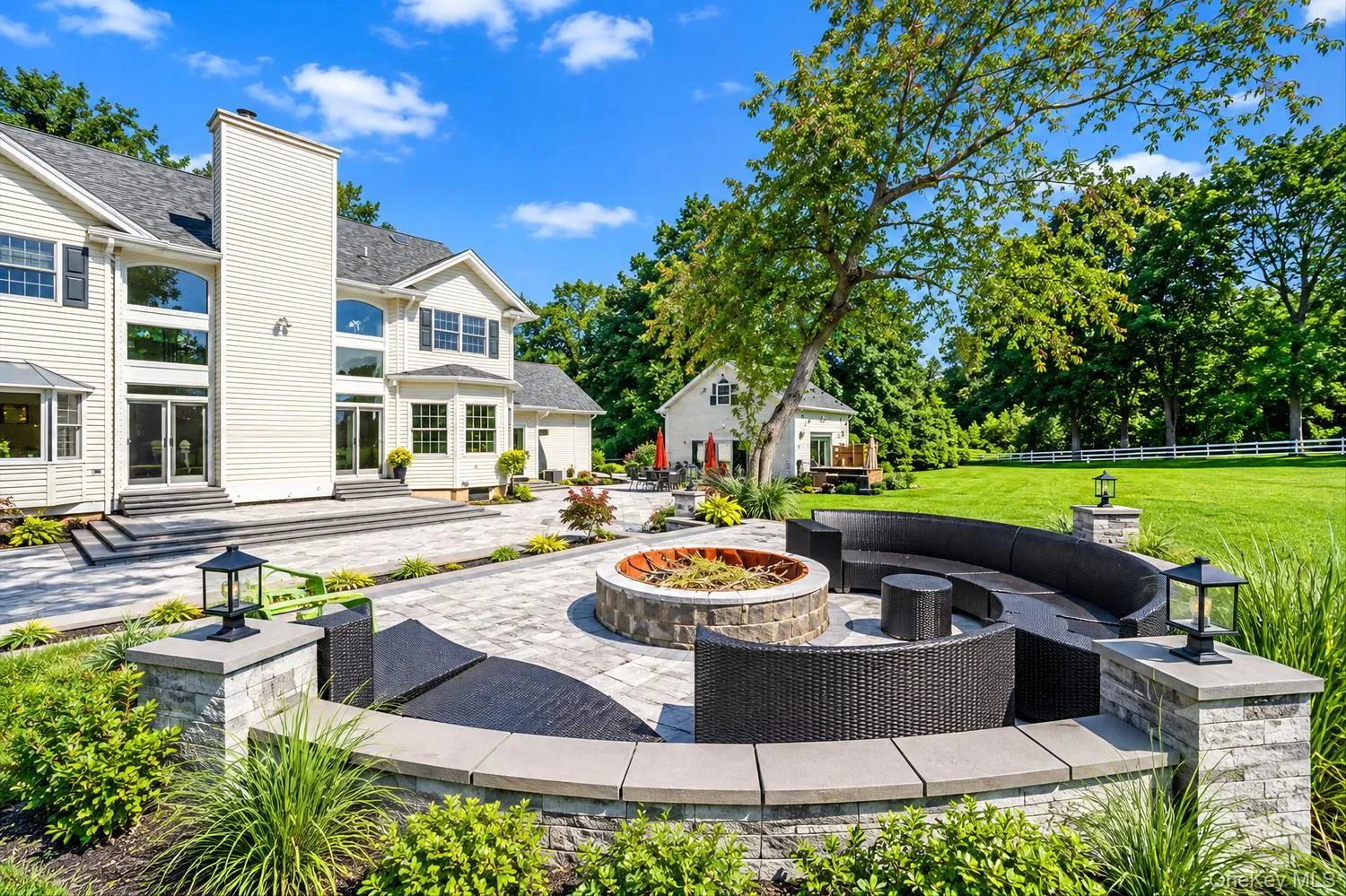 4 Holly Lane, Smithtown, NY, 3 Bedrooms Bedrooms, 10 Rooms Rooms,3 BathroomsBathrooms,Residential,For Rent,Holly,0,1048497 4 Holly Lane, Smithtown, NY, 3 Bedrooms Bedrooms, 10 Rooms Rooms,3 BathroomsBathrooms,Residential,For Rent,Holly,0,1048497