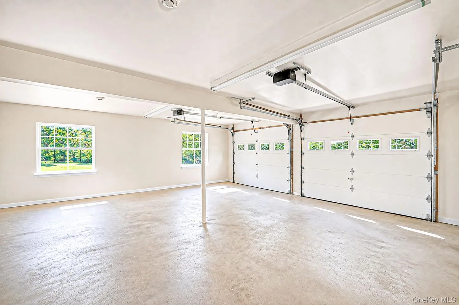 4 Holly Lane, Smithtown, NY, 3 Bedrooms Bedrooms, 10 Rooms Rooms,3 BathroomsBathrooms,Residential,For Rent,Holly,0,1048497 4 Holly Lane, Smithtown, NY, 3 Bedrooms Bedrooms, 10 Rooms Rooms,3 BathroomsBathrooms,Residential,For Rent,Holly,0,1048497