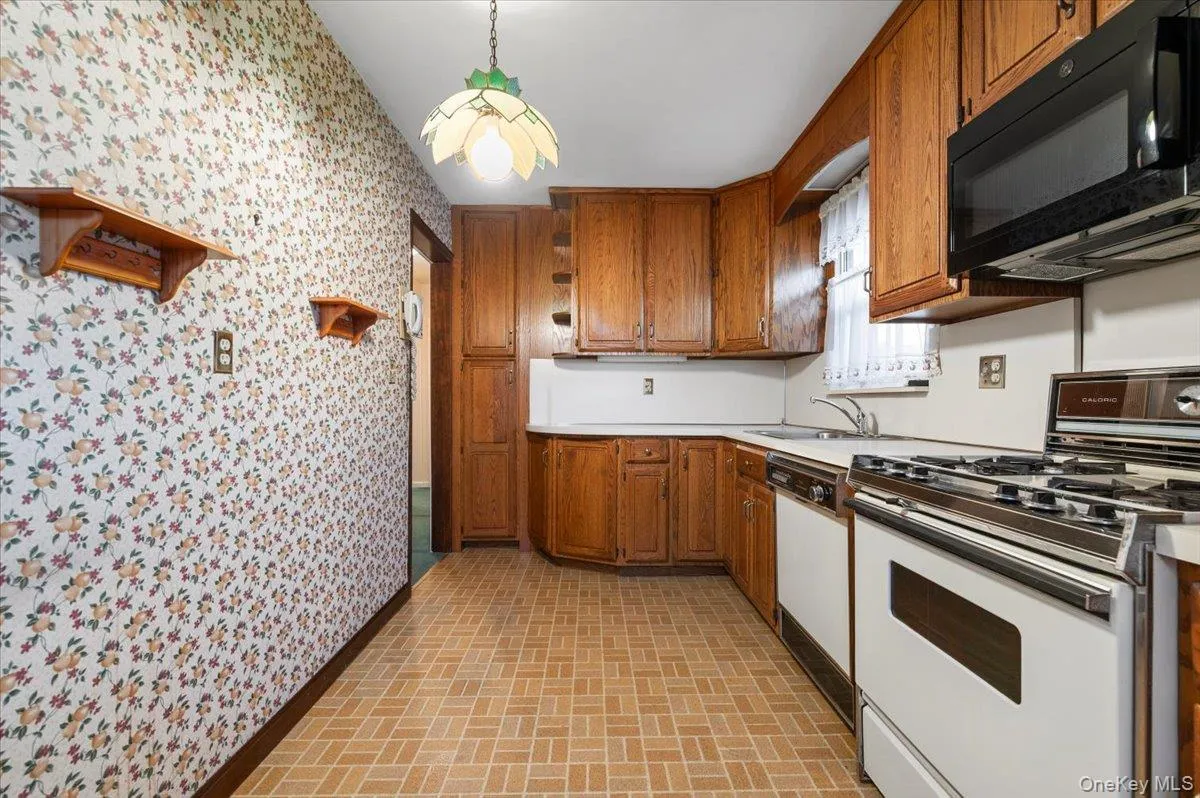 7607 Hewlett Street, New York, NY, 4 Bedrooms Bedrooms, 7 Rooms Rooms,2 BathroomsBathrooms,Residential,For Rent,Hewlett,0,1048498 7607 Hewlett Street, New York, NY, 4 Bedrooms Bedrooms, 7 Rooms Rooms,2 BathroomsBathrooms,Residential,For Rent,Hewlett,0,1048498