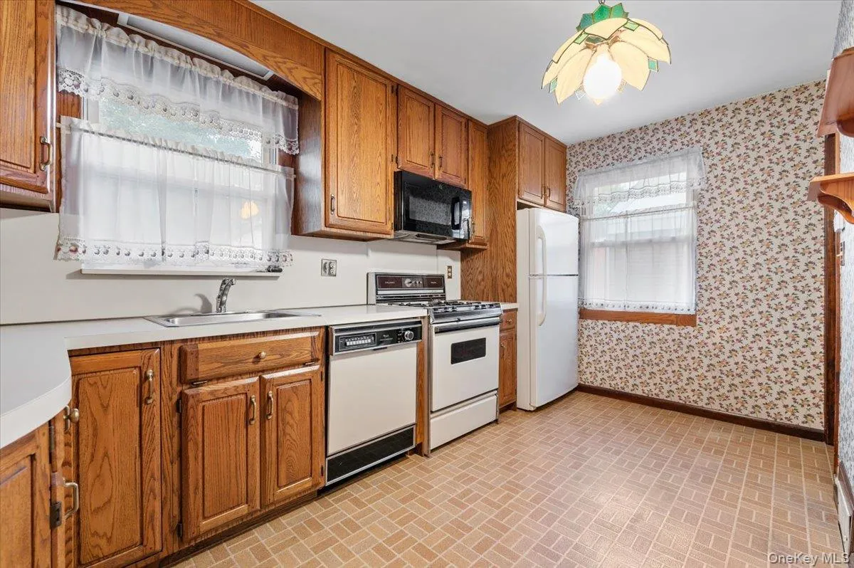 7607 Hewlett Street, New York, NY, 4 Bedrooms Bedrooms, 7 Rooms Rooms,2 BathroomsBathrooms,Residential,For Rent,Hewlett,0,1048498 7607 Hewlett Street, New York, NY, 4 Bedrooms Bedrooms, 7 Rooms Rooms,2 BathroomsBathrooms,Residential,For Rent,Hewlett,0,1048498