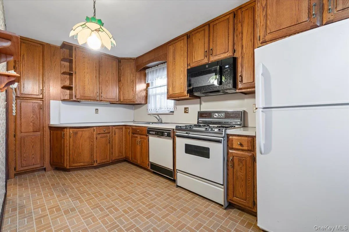 7607 Hewlett Street, New York, NY, 4 Bedrooms Bedrooms, 7 Rooms Rooms,2 BathroomsBathrooms,Residential,For Rent,Hewlett,0,1048498 7607 Hewlett Street, New York, NY, 4 Bedrooms Bedrooms, 7 Rooms Rooms,2 BathroomsBathrooms,Residential,For Rent,Hewlett,0,1048498