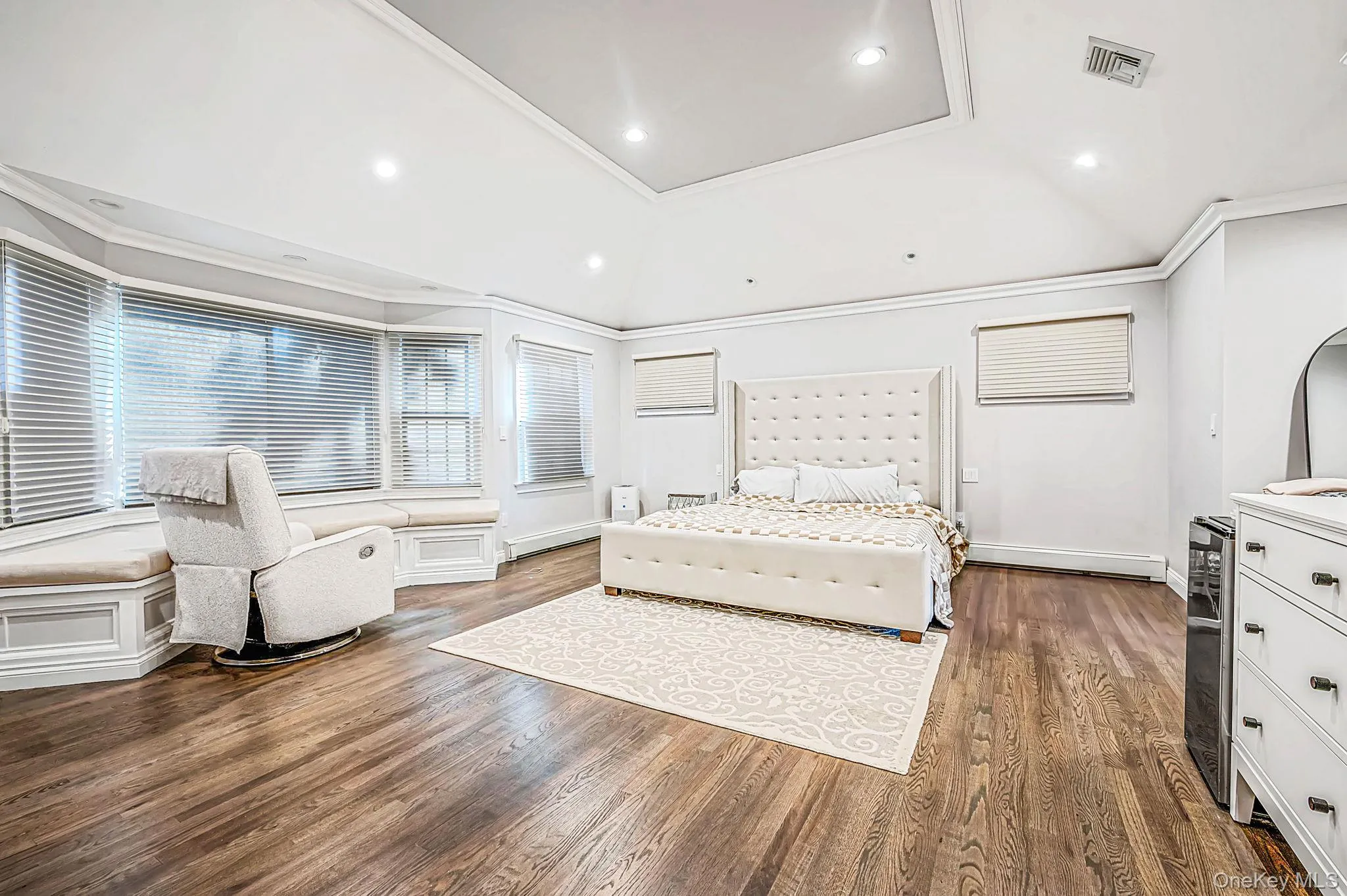 3 Saggese Lane, Smithtown, NY, 5 Bedrooms Bedrooms, 10 Rooms Rooms,4 BathroomsBathrooms,Residential,For Rent,Saggese,0,1048499 3 Saggese Lane, Smithtown, NY, 5 Bedrooms Bedrooms, 10 Rooms Rooms,4 BathroomsBathrooms,Residential,For Rent,Saggese,0,1048499