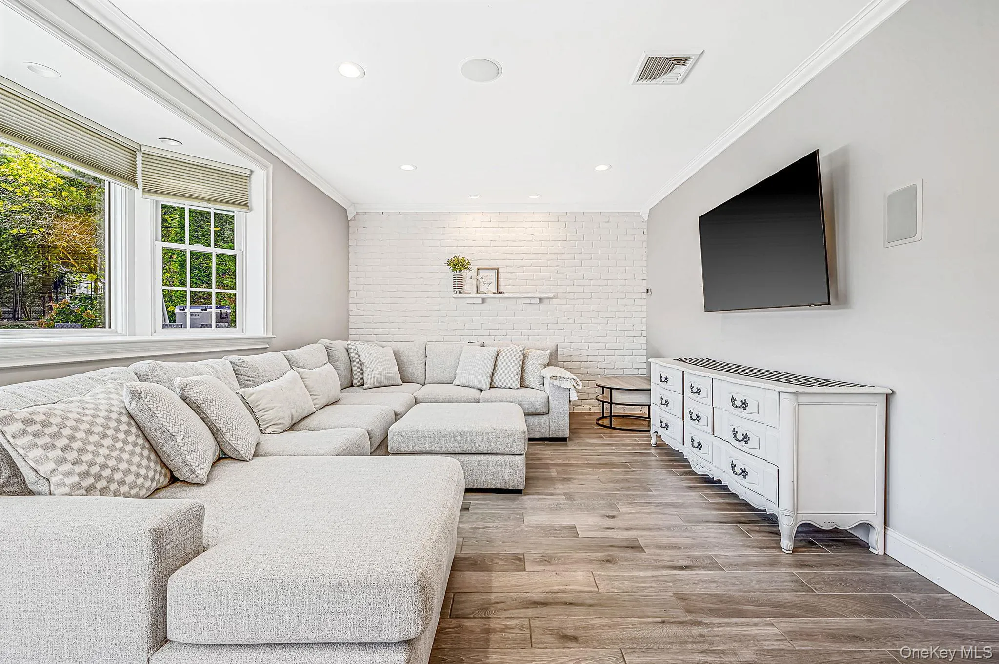3 Saggese Lane, Smithtown, NY, 5 Bedrooms Bedrooms, 10 Rooms Rooms,4 BathroomsBathrooms,Residential,For Rent,Saggese,0,1048499 3 Saggese Lane, Smithtown, NY, 5 Bedrooms Bedrooms, 10 Rooms Rooms,4 BathroomsBathrooms,Residential,For Rent,Saggese,0,1048499