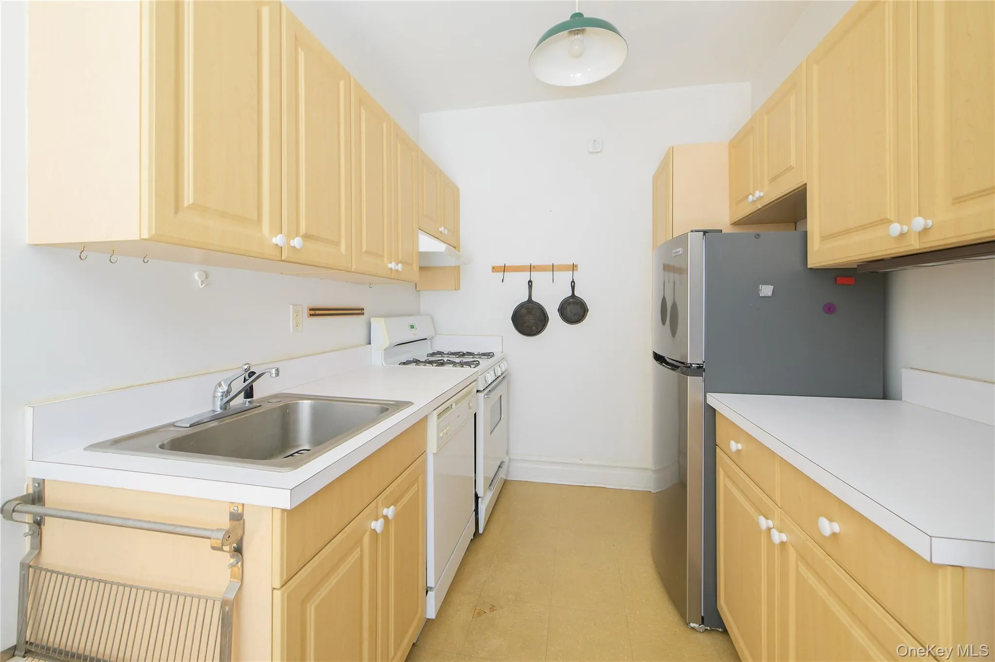 3540 82nd Street, New York, NY, 1 Bedroom Bedrooms, 3 Rooms Rooms,1 BathroomBathrooms,Residential,For Rent,82nd,0,1048500 3540 82nd Street, New York, NY, 1 Bedroom Bedrooms, 3 Rooms Rooms,1 BathroomBathrooms,Residential,For Rent,82nd,0,1048500