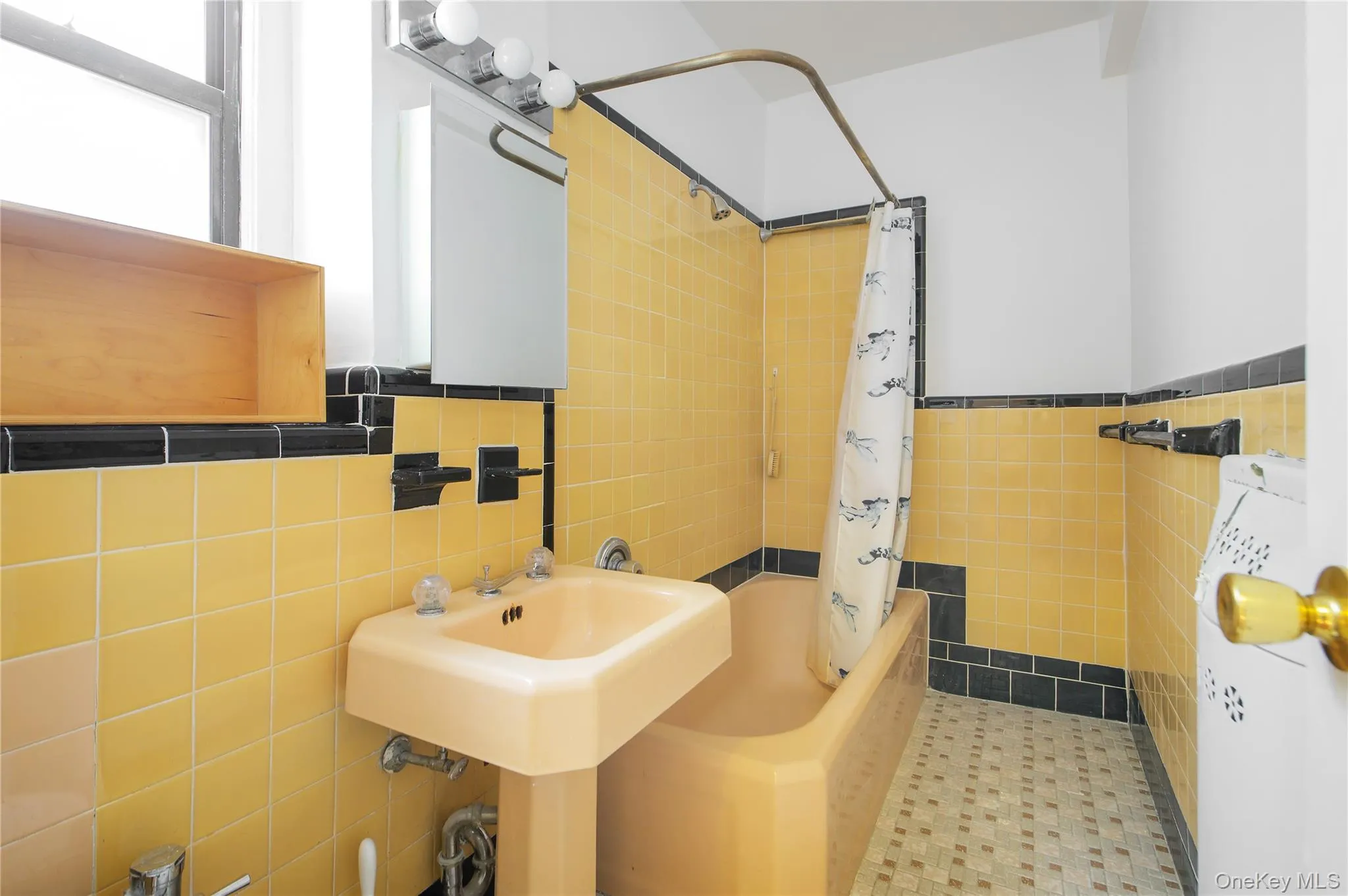 3540 82nd Street, New York, NY, 1 Bedroom Bedrooms, 3 Rooms Rooms,1 BathroomBathrooms,Residential,For Rent,82nd,0,1048500 3540 82nd Street, New York, NY, 1 Bedroom Bedrooms, 3 Rooms Rooms,1 BathroomBathrooms,Residential,For Rent,82nd,0,1048500