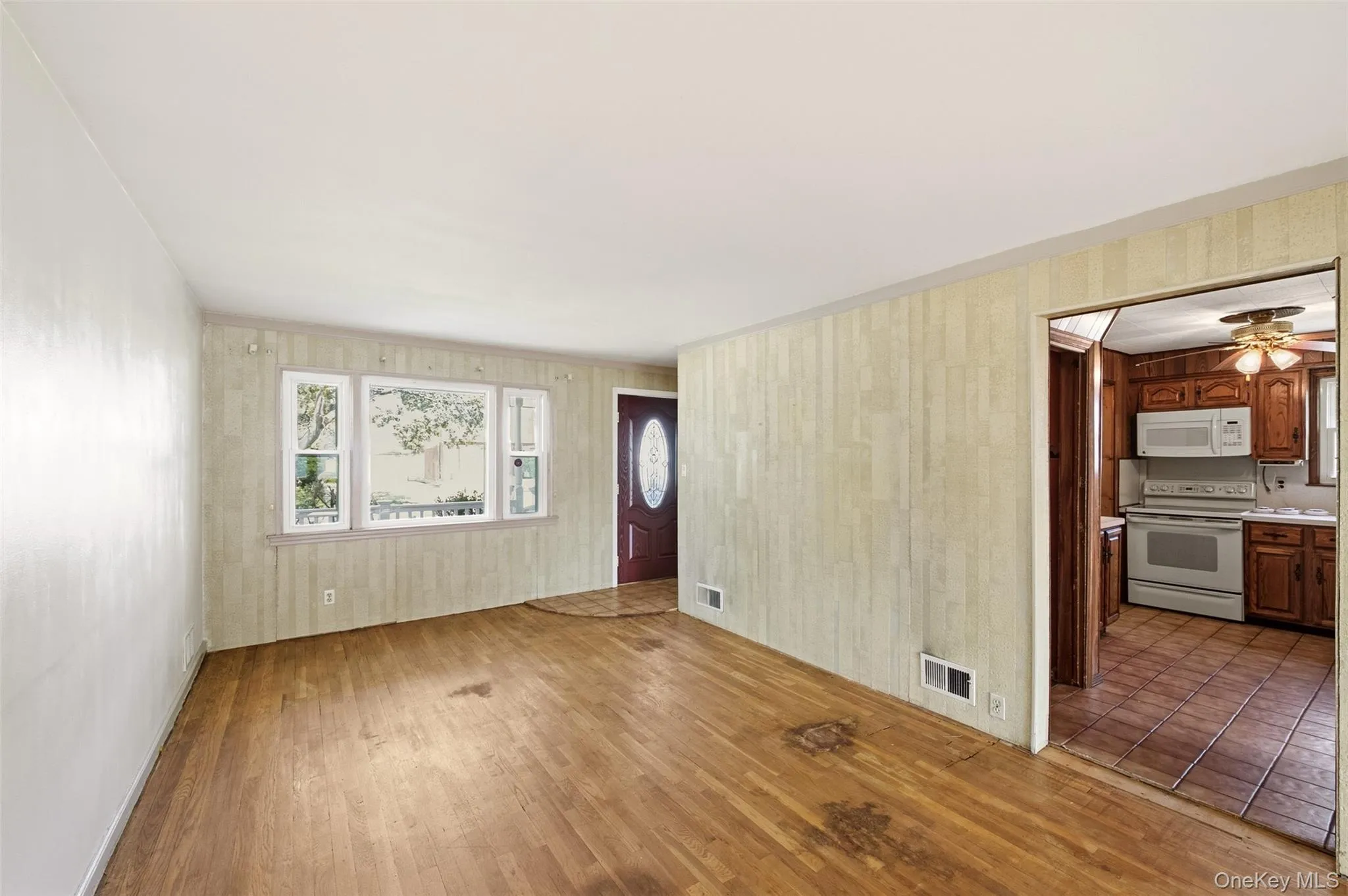 2226 3rd Street, Hempstead, NY, 3 Bedrooms Bedrooms, 7 Rooms Rooms,1 BathroomBathrooms,Residential,For Rent,3rd,0,1048501 2226 3rd Street, Hempstead, NY, 3 Bedrooms Bedrooms, 7 Rooms Rooms,1 BathroomBathrooms,Residential,For Rent,3rd,0,1048501