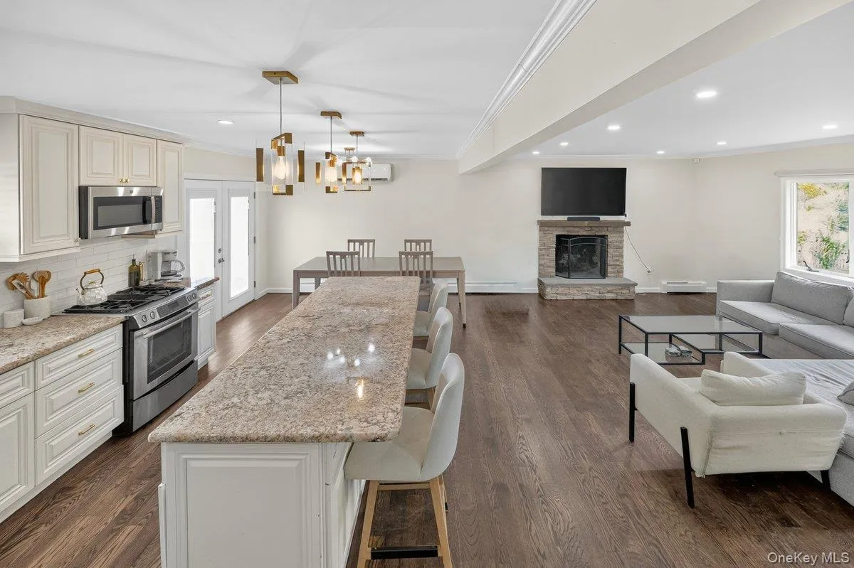 61 Carleton Avenue, Babylon, NY, 4 Bedrooms Bedrooms, 8 Rooms Rooms,2 BathroomsBathrooms,Residential,For Rent,Carleton,0,1048520 61 Carleton Avenue, Babylon, NY, 4 Bedrooms Bedrooms, 8 Rooms Rooms,2 BathroomsBathrooms,Residential,For Rent,Carleton,0,1048520